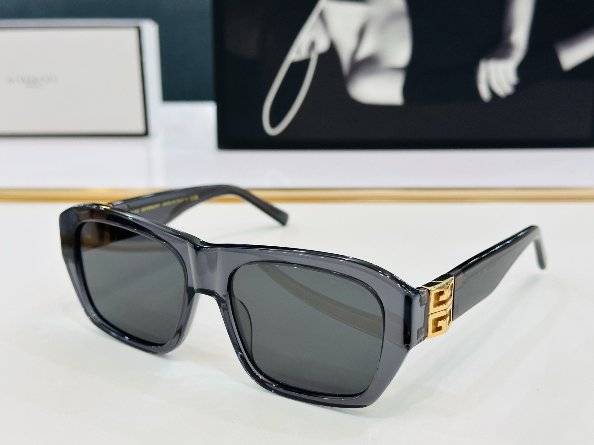 Givench* 纪凡家 GV40036U Size：56口17-135   原单 👍👍细节做工精细 b