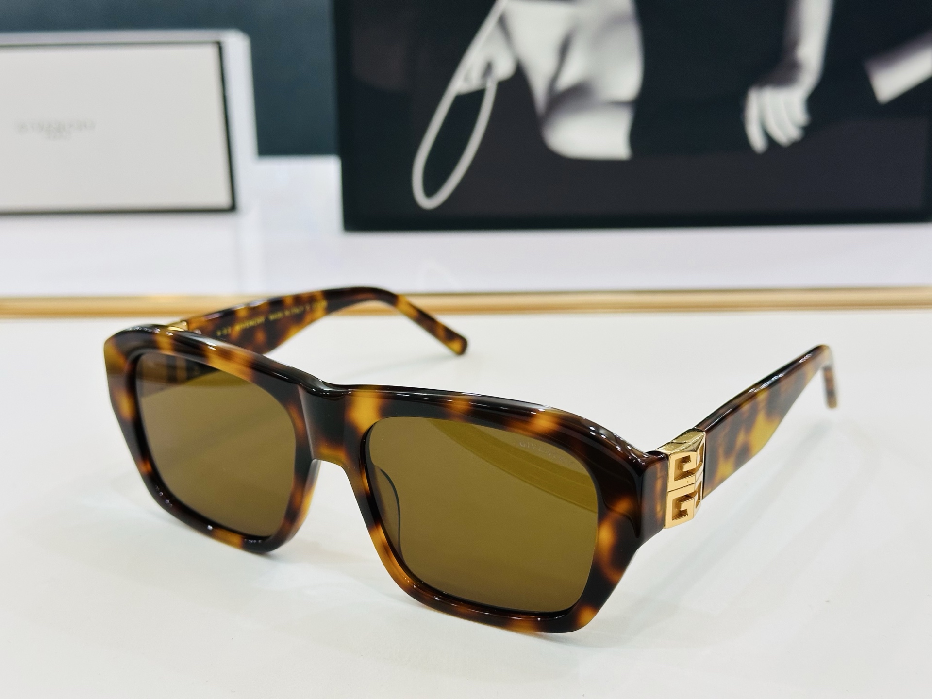 Givench* 纪凡家 GV40036U Size：56口17-135   原单 👍👍细节做工精细 b