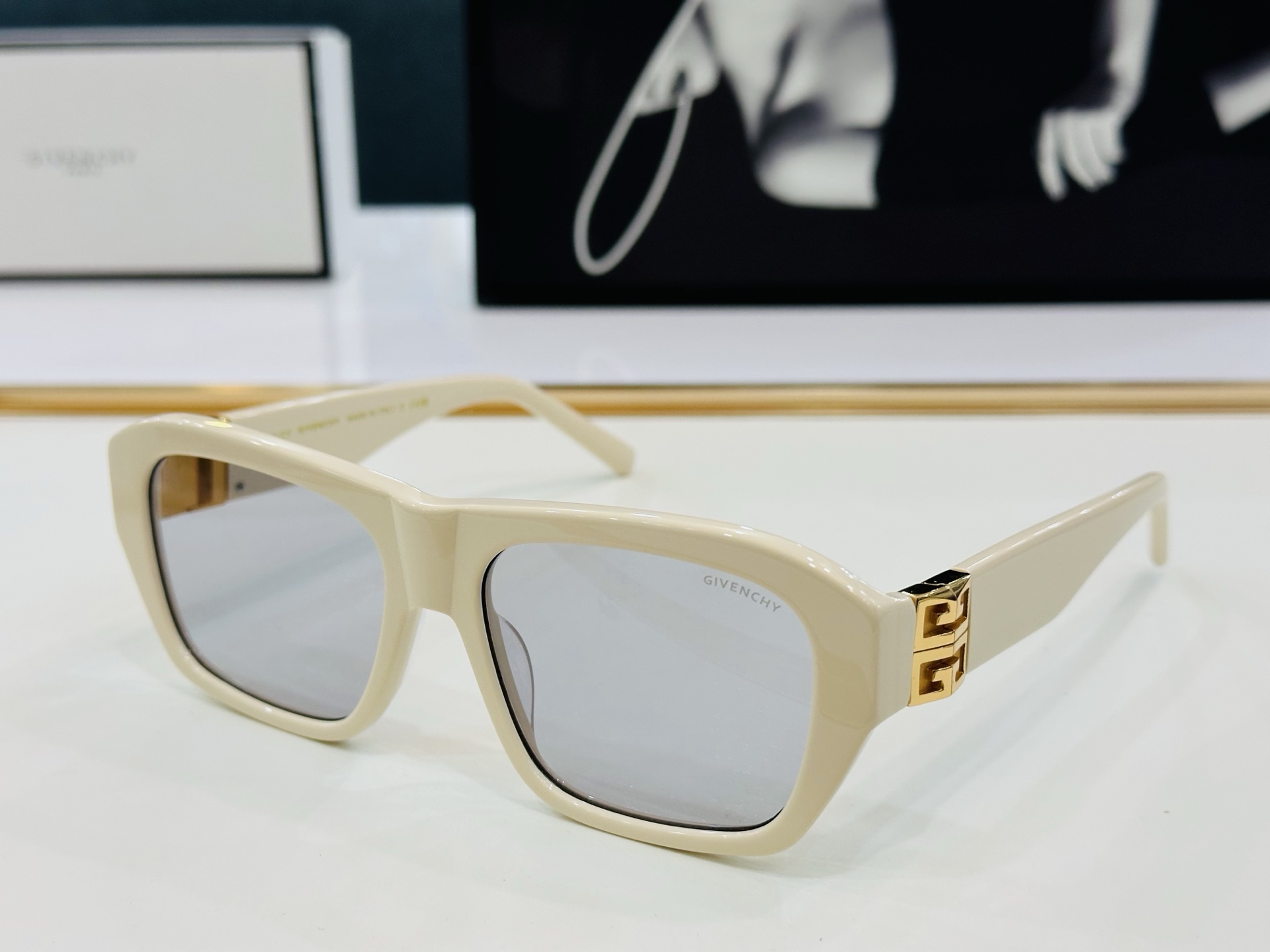 Givench* 纪凡家 GV40036U Size：56口17-135   原单 👍👍细节做工精细 b