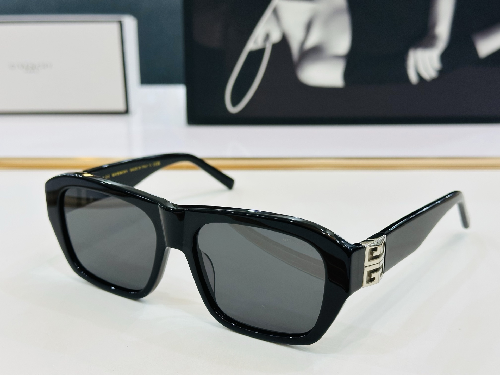Givench* 纪凡家 GV40036U Size：56口17-135   原单 👍👍细节做工精细 b