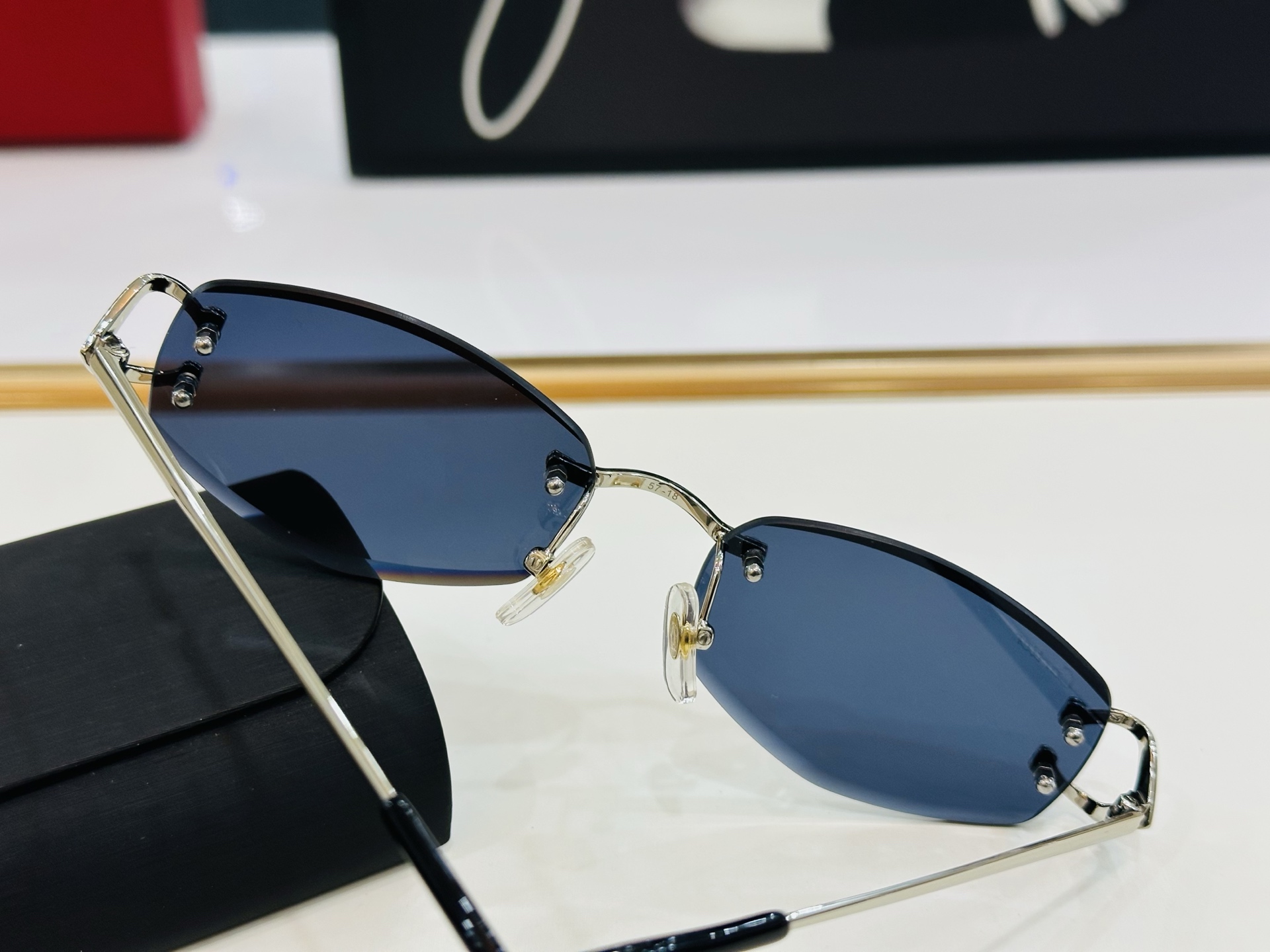 🆕 原版Cartie* 卡家 官网经典款 太阳镜 CT0467S Size：58口17-140电镀工艺精