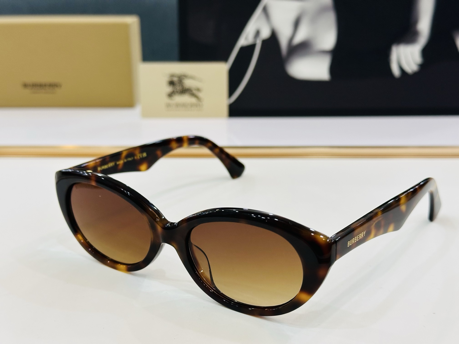 高品质✨BURBERR*✨ 巴家 BE6016  Size：54口20-145 女款太阳眼镜得意🌲🌲 b