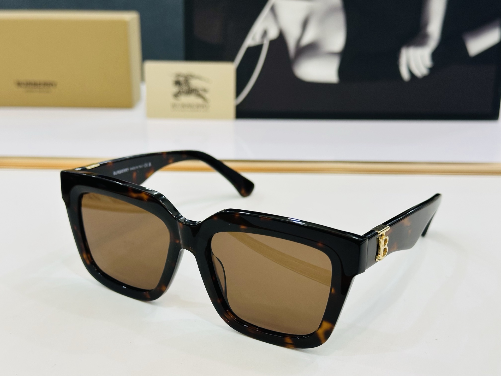 高品质✨BURBERR*✨ 巴家 BE4419 
Size：54口18-145 女款太阳眼镜得意🌲🌲 L