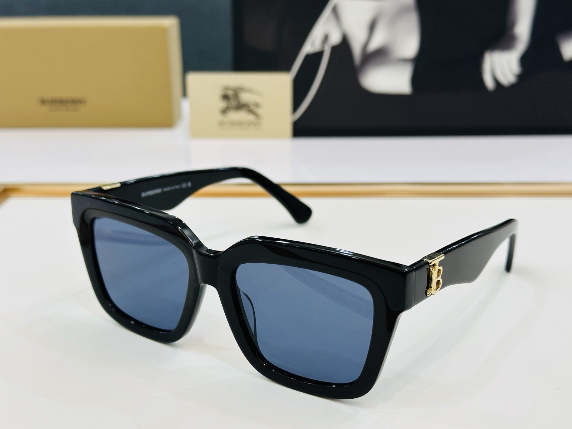 高品质✨BURBERR*✨ 巴家 BE4419 
Size：54口18-145 女款太阳眼镜得意🌲🌲 L