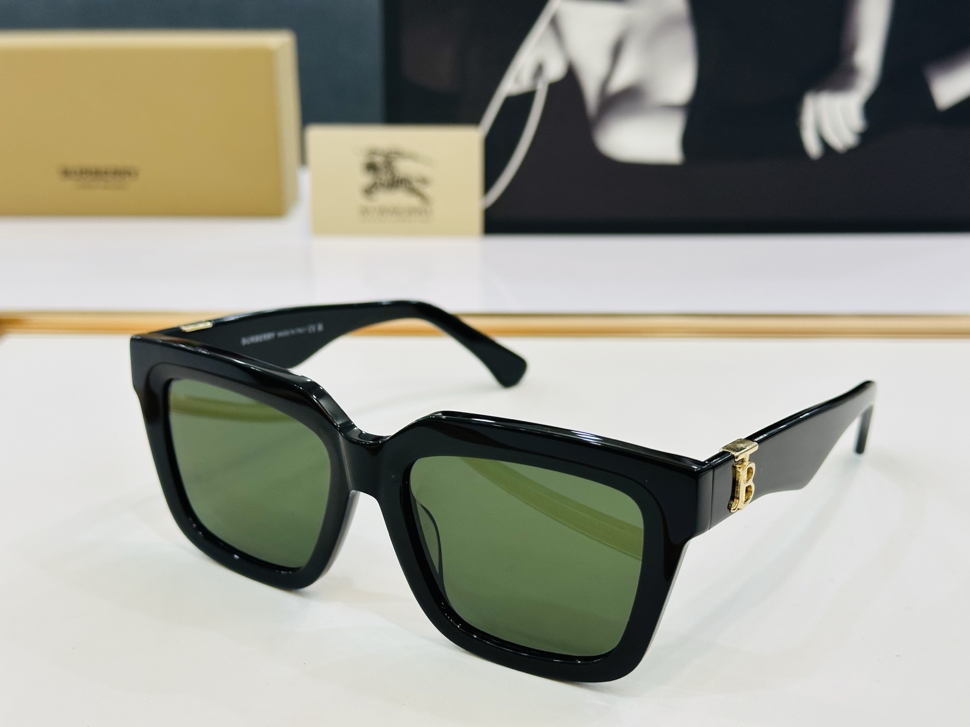 高品质✨BURBERR*✨ 巴家 BE4419 
Size：54口18-145 女款太阳眼镜得意🌲🌲 L