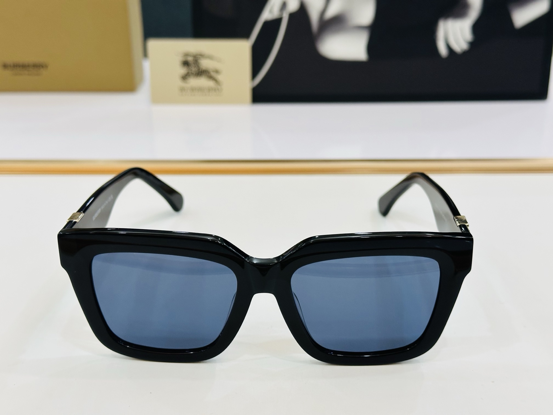 高品质✨BURBERR*✨ 巴家 BE4419 
Size：54口18-145 女款太阳眼镜得意🌲🌲 L