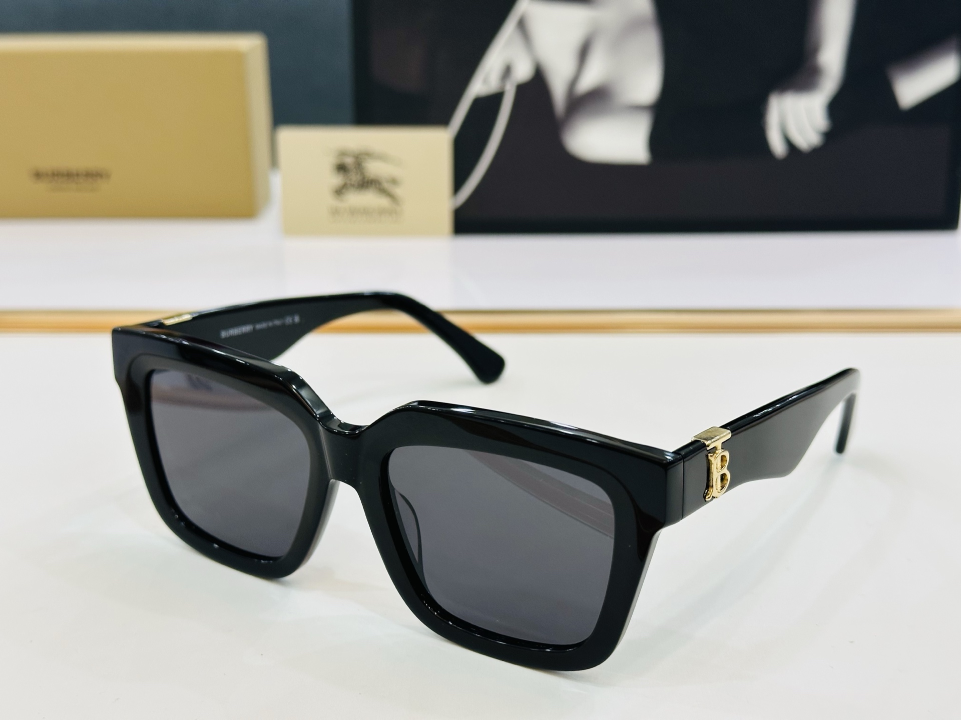 高品质✨BURBERR*✨ 巴家 BE4419 
Size：54口18-145 女款太阳眼镜得意🌲🌲 L