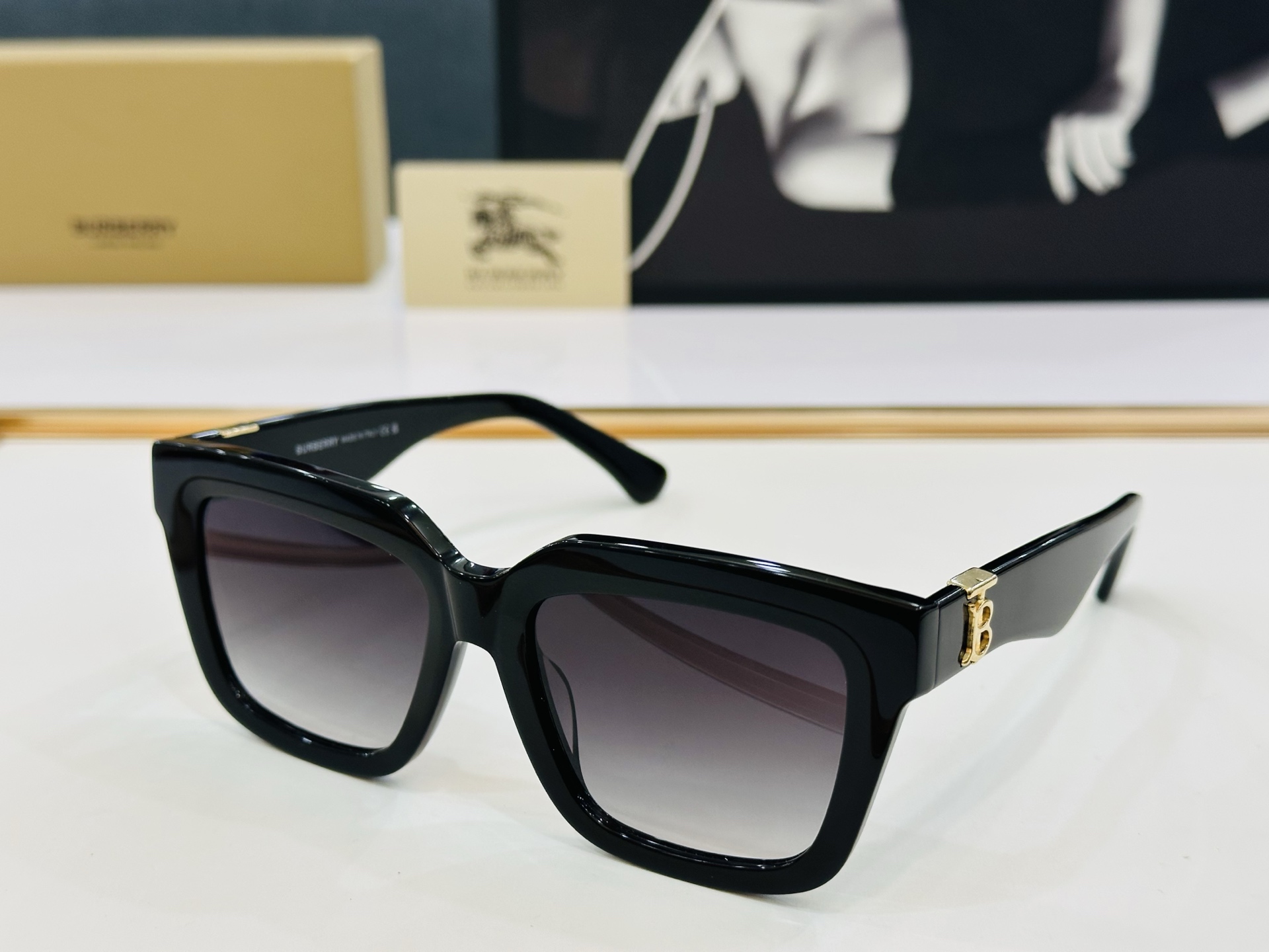 高品质✨BURBERR*✨ 巴家 BE4419 
Size：54口18-145 女款太阳眼镜得意🌲🌲 L