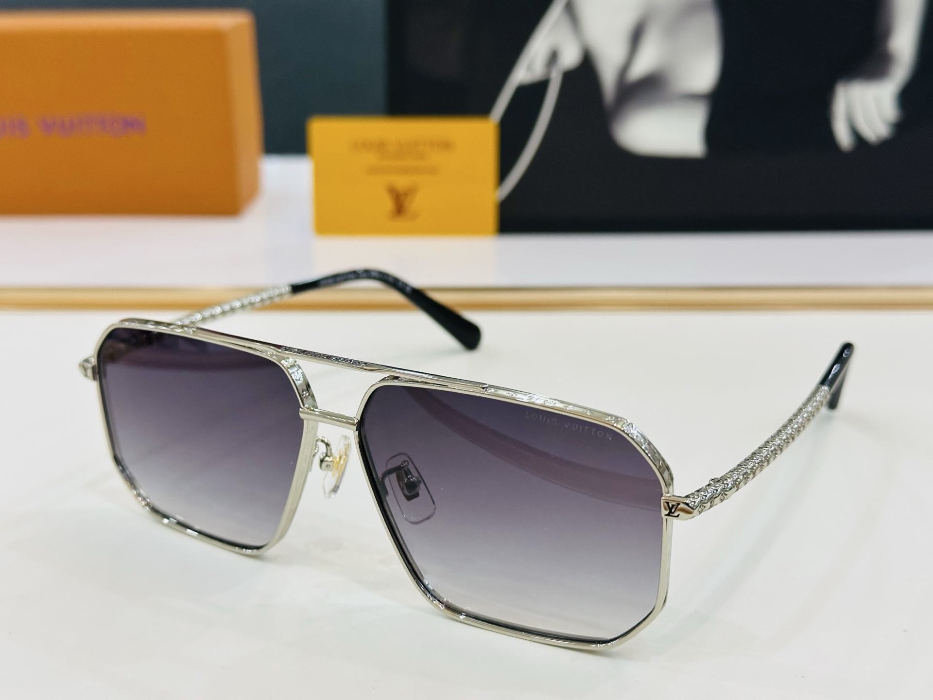 路易家 🎩Z1301 Size：62口12-145 充满活力的 展现独特个性🌟展现大气的你 q高品质 👍
