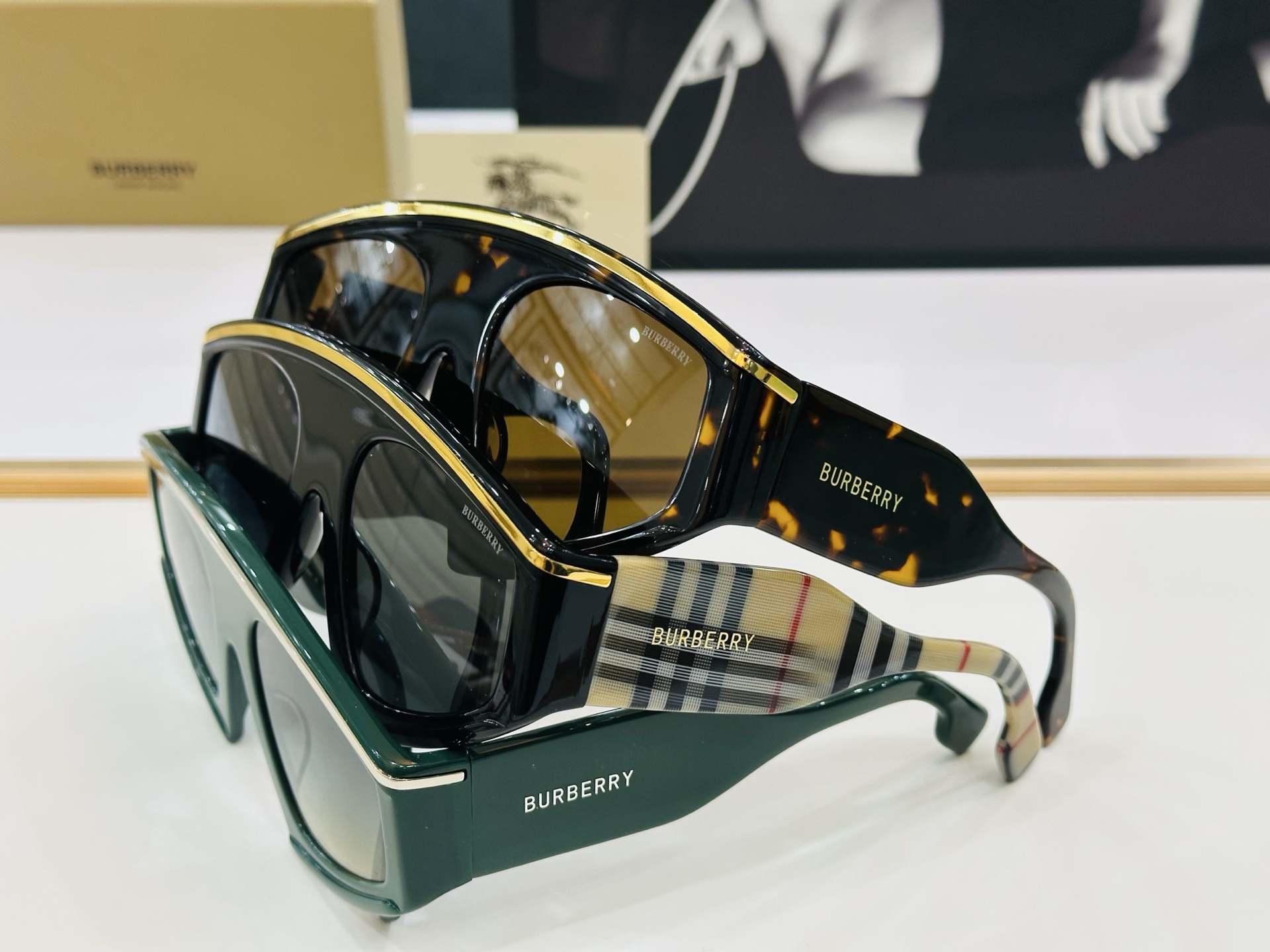 高品质✨BURBERR*✨ 巴家 BE4353     Size：56口22-135 女款太阳眼镜得意 