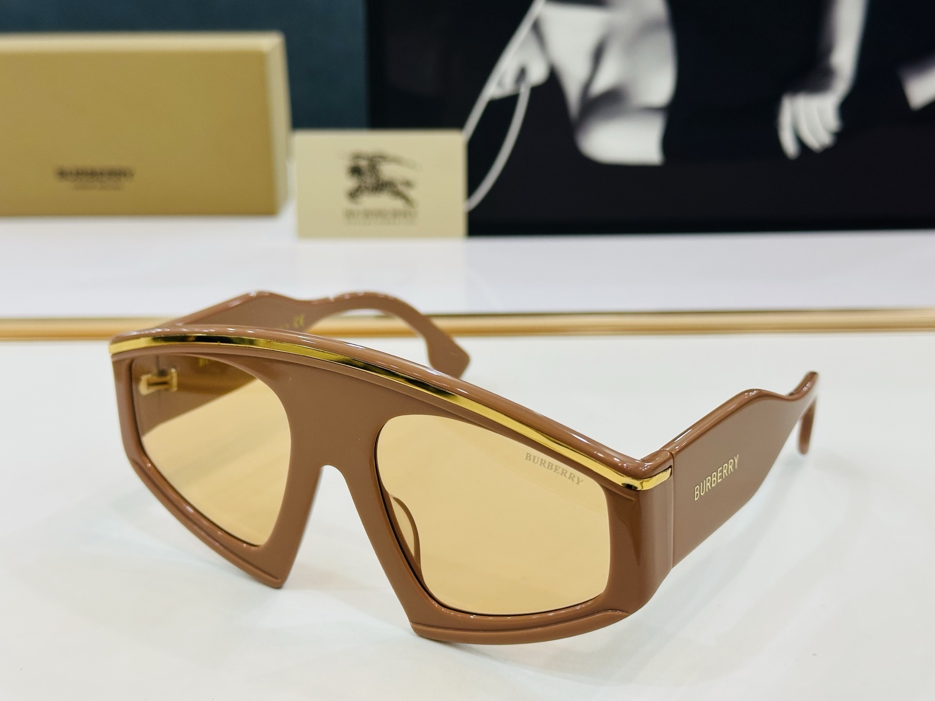 高品质✨BURBERR*✨ 巴家 BE4353     Size：56口22-135 女款太阳眼镜得意 
