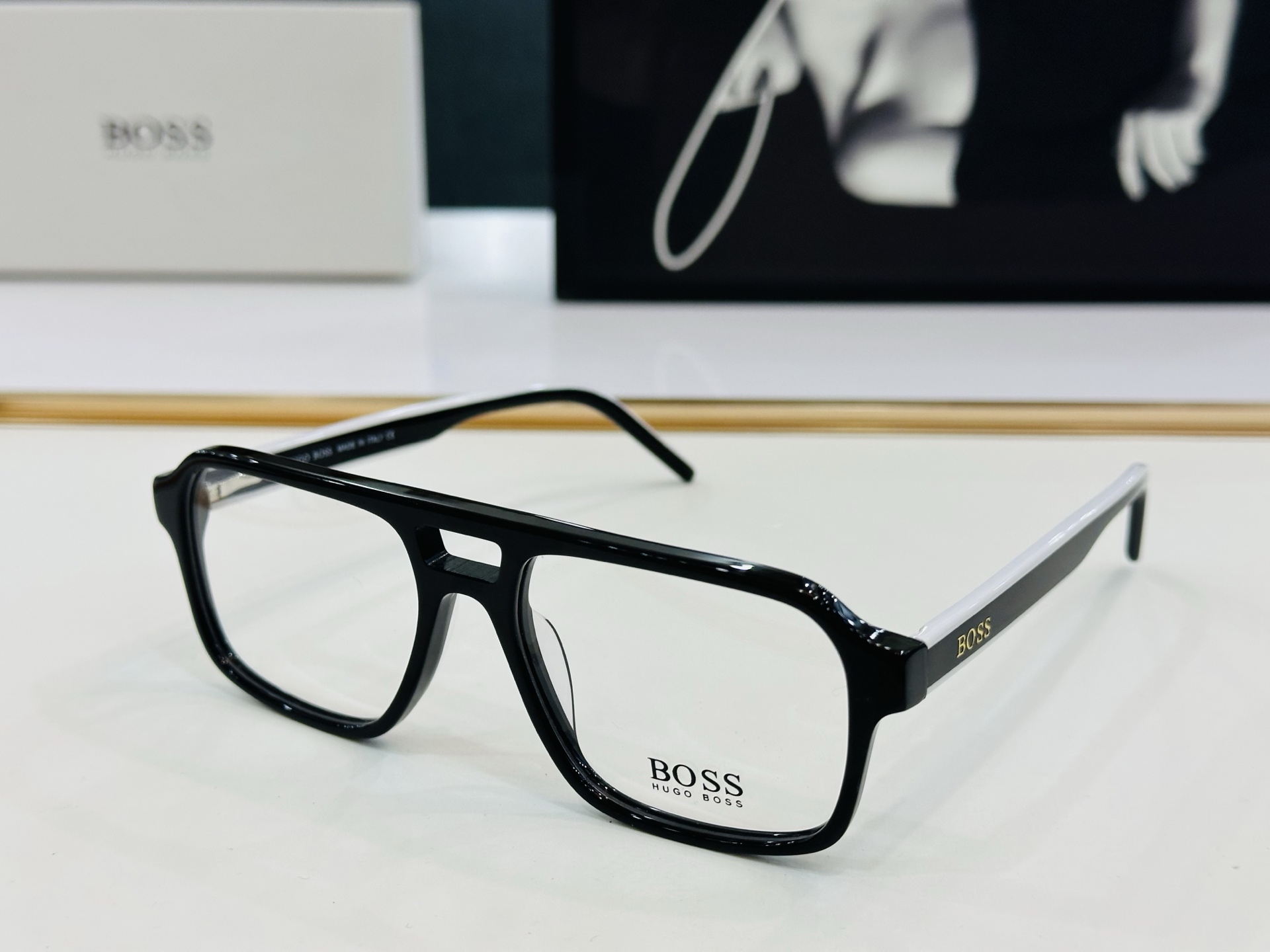 🆕 BOSS HG1299 Size：54口17-145 🕶🕶💋💋👣👣  高品质 不挑脸 🍁经典不过时框