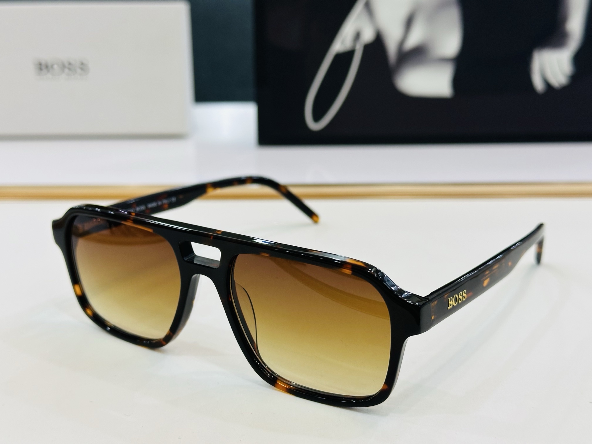 🆕 BOSS HG1299 Size：54口17-145 🕶🕶💋💋👣👣  高品质 不挑脸 🍁经典不过时框