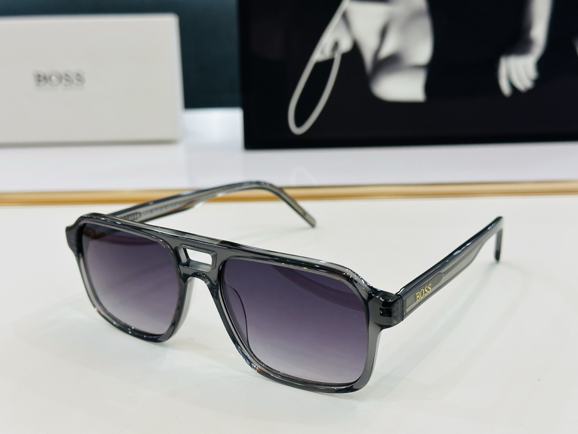 🆕 BOSS HG1299 Size：54口17-145 🕶🕶💋💋👣👣  高品质 不挑脸 🍁经典不过时框