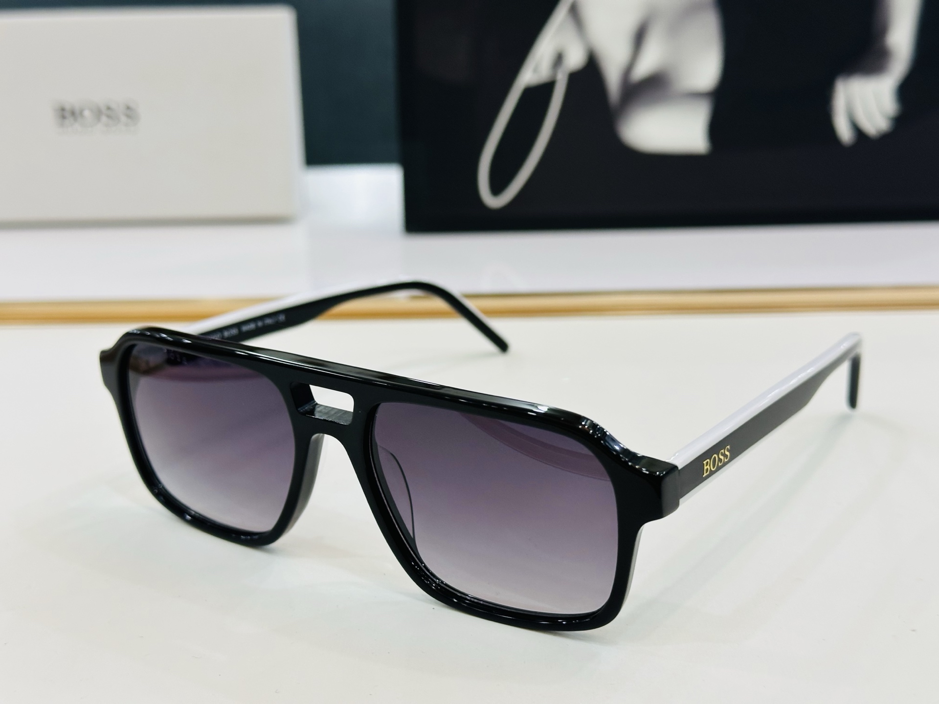 🆕 BOSS HG1299 Size：54口17-145 🕶🕶💋💋👣👣  高品质 不挑脸 🍁经典不过时框