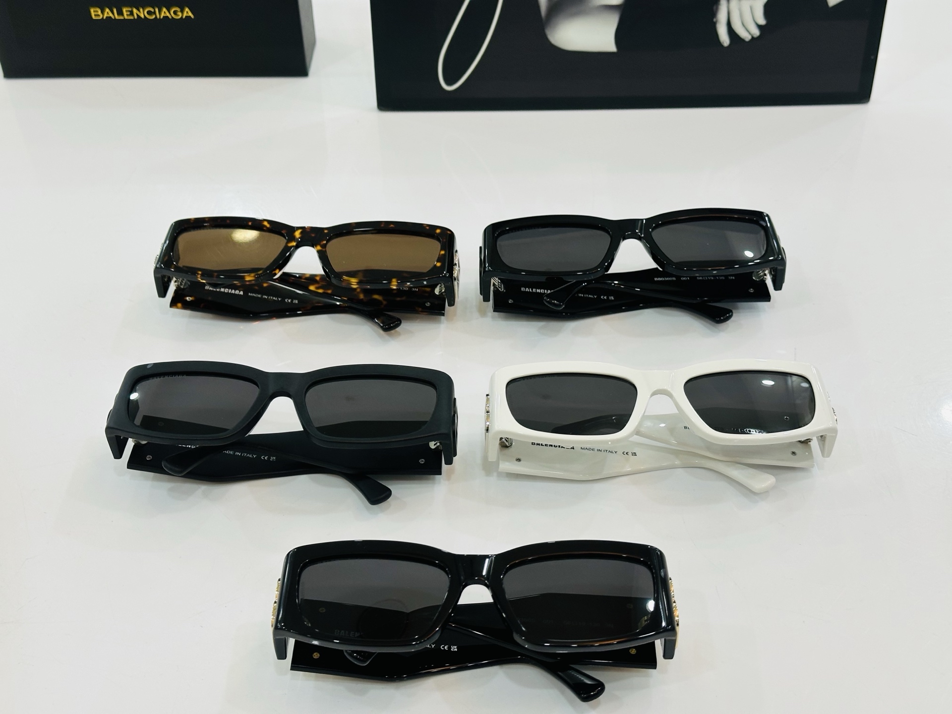 BALENCIAGA巴黎世家 BB0360S Size：56靠口19-130 一眼爱上 超级百搭造型 B