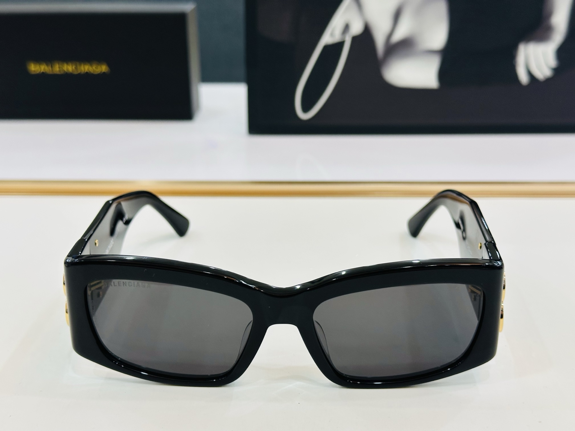 BALENCIAGA巴黎世家 BB0360S Size：56靠口19-130 一眼爱上 超级百搭造型 B