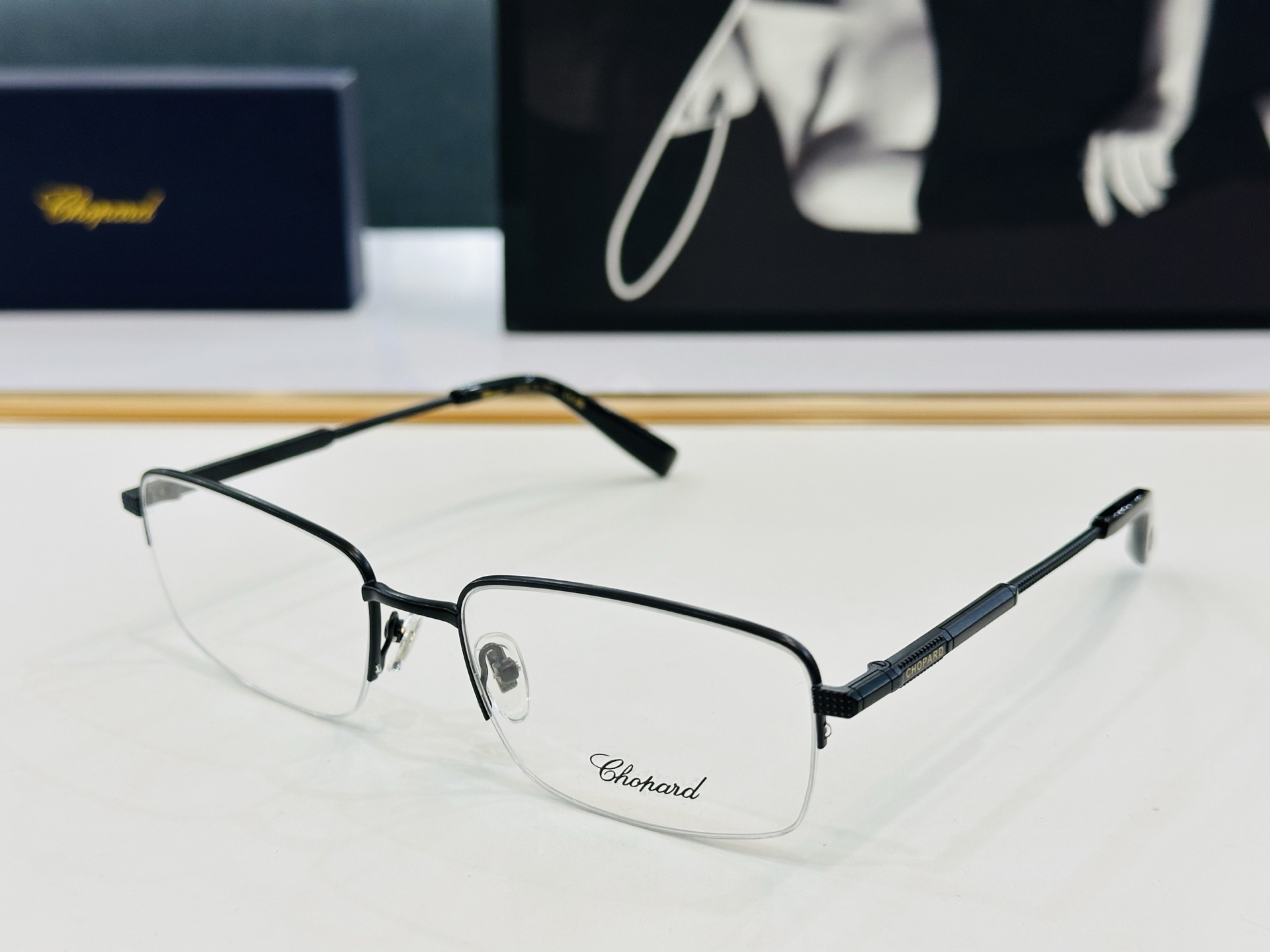 NO:248614,Original Chopard Chopin MODEL: SCHG969 Size57 port 19-145 In modern and fashionable design style b light distribution rack Glasses sunglasses, glasses, chopard19860909原版 Chopard肖邦 MODEL: SCHG969 Size57口19-145 以现代时尚的设计风格 b配光架 眼镜墨镜太阳镜,眼镜,chopard,glasses