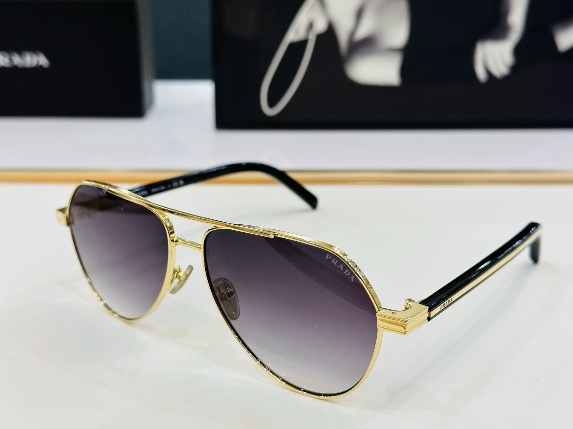 NO:248632,PRAD*Pujia PRB116 Size61 14-145 The glasses series is exquisitely produced and demonstrates unique personality CC's latest hot products Glasses sunglasses, glasses, prada, prada19860909PRAD*普家PRB116 Size61口14-145 眼镜系列堪称精湛制作 彰显独特个性 CC最新推出火爆款 眼镜墨镜太阳镜,眼镜,prada,prada,glasses