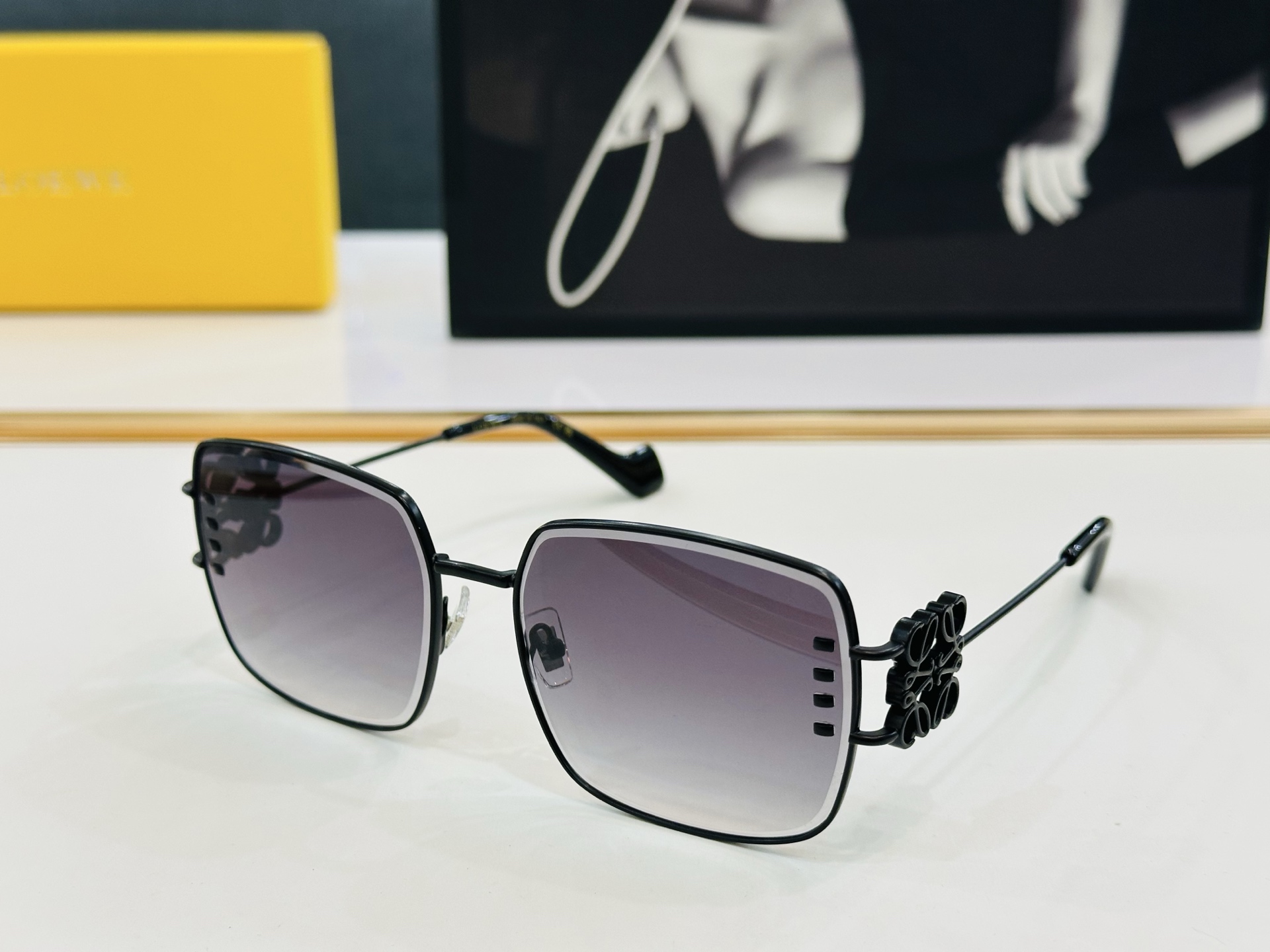 NO:248642,Luo Yiwei LW40669 Size59 Port 17-135 More beautiful in physical products and is available in stock!  All details are displayed. J. Smile. Sunglasses, sunglasses, glasses, loewe19860909罗意威 LW40669 Size59口17-135 实物更美 现货发售！细节全部实拍展示 J现货不多 微笑] 眼镜墨镜太阳镜,眼镜,loewe,glasses