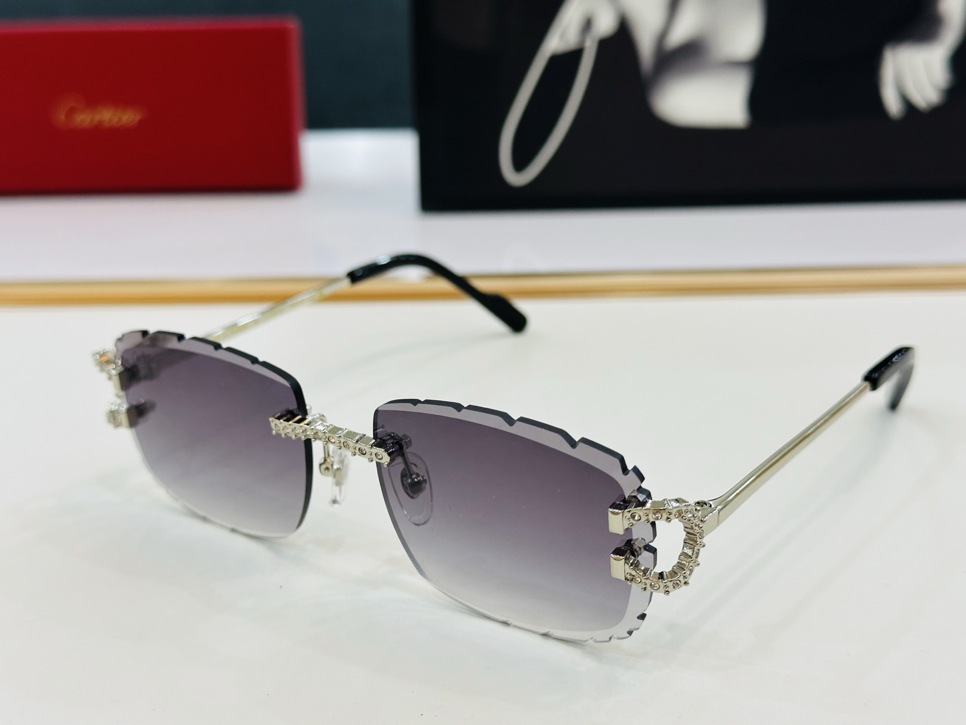 NO:248607,Original Cartie* Kajia Official Website Classic Sunglasses CT0602S Size58-hole 17-142 Exquisite electroplating technology and brand J is very elegant when worn!  glasses sunglasses sunglasses, glasses, cartier19860909原版Cartie* 卡家 官网经典款 太阳镜 CT0602S Size58口17-142 电镀工艺精湛大牌品 J戴起来气质十足！ 眼镜墨镜太阳镜,眼镜,cartier,glasses