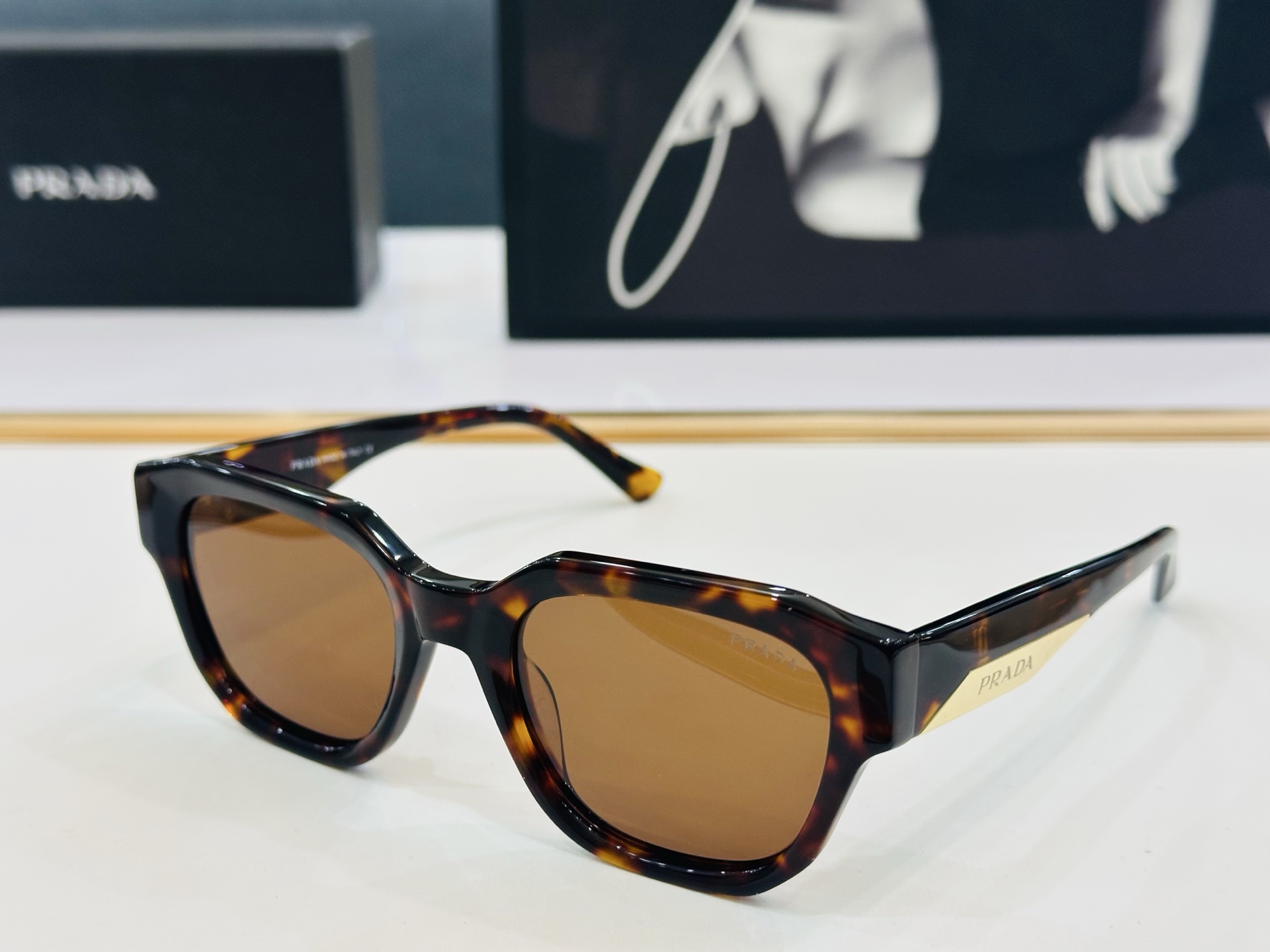 🔺PRAD*🔻普家 PRA 81-S Size：52口22-145 眼镜系列堪称精湛制作 彰显独特个性 