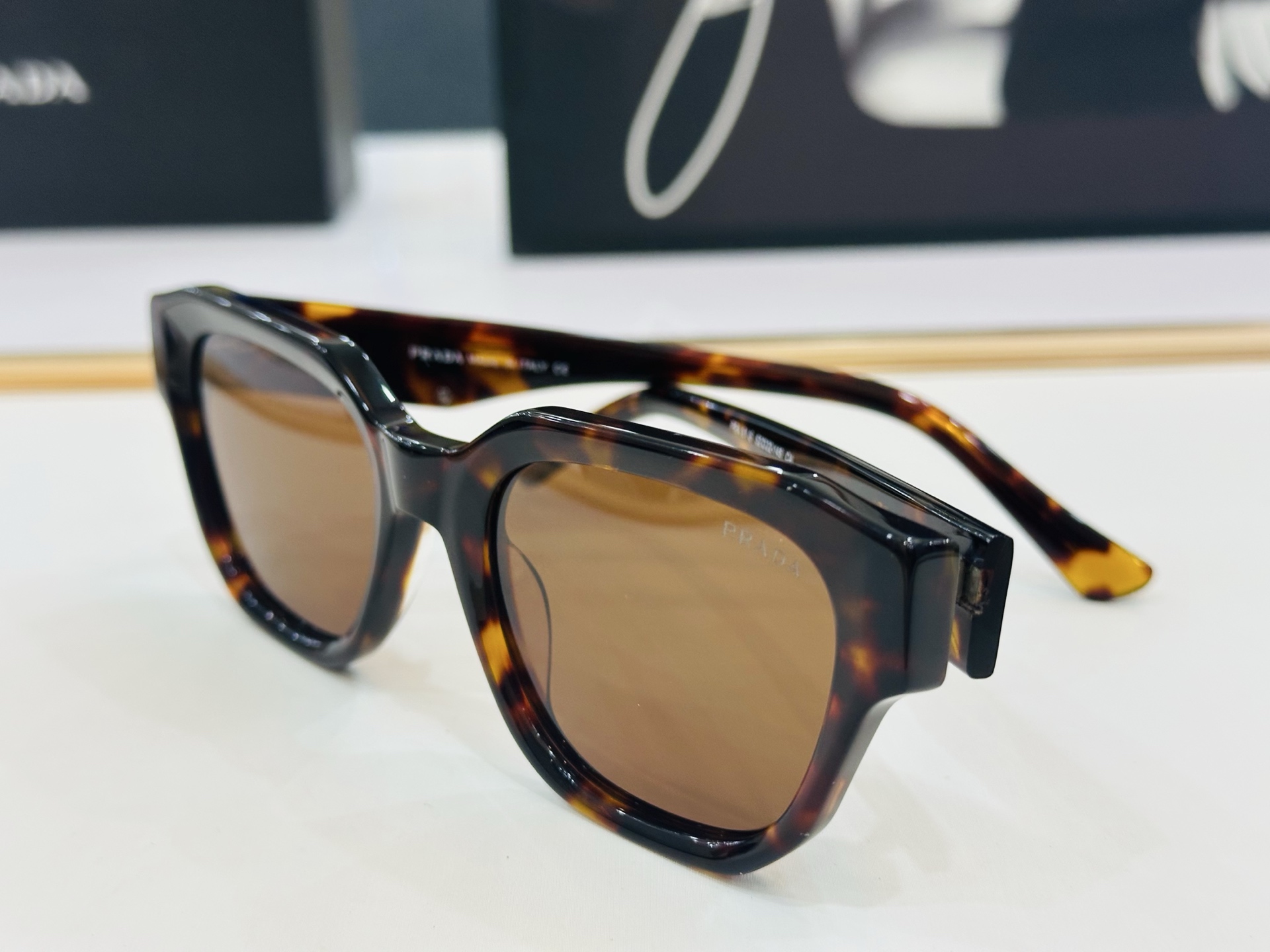 🔺PRAD*🔻普家 PRA 81-S Size：52口22-145 眼镜系列堪称精湛制作 彰显独特个性 