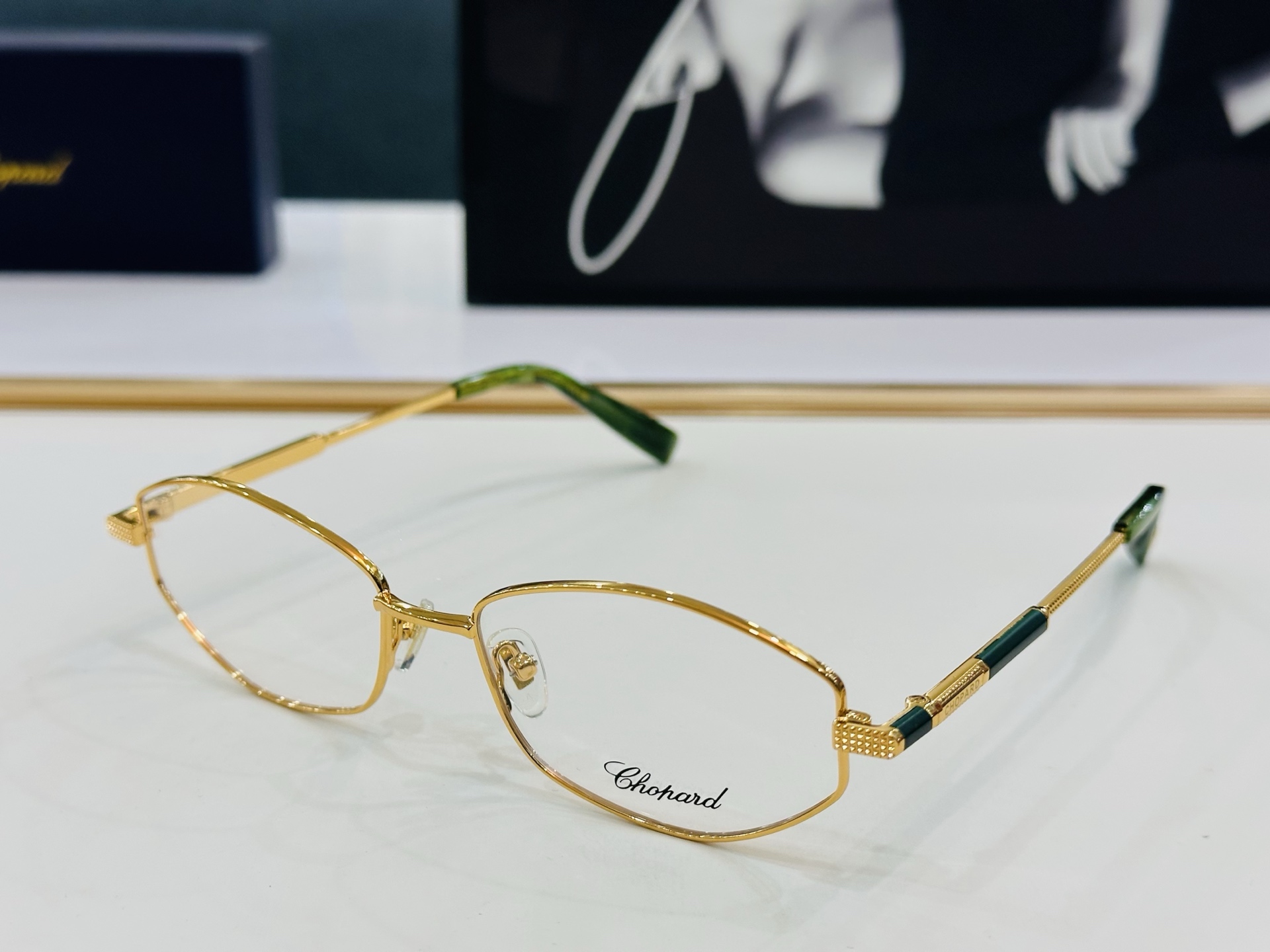 原版 ChoPard肖邦 MODEL SCHG972 Size：55口17-145 以现代时尚的设计风格