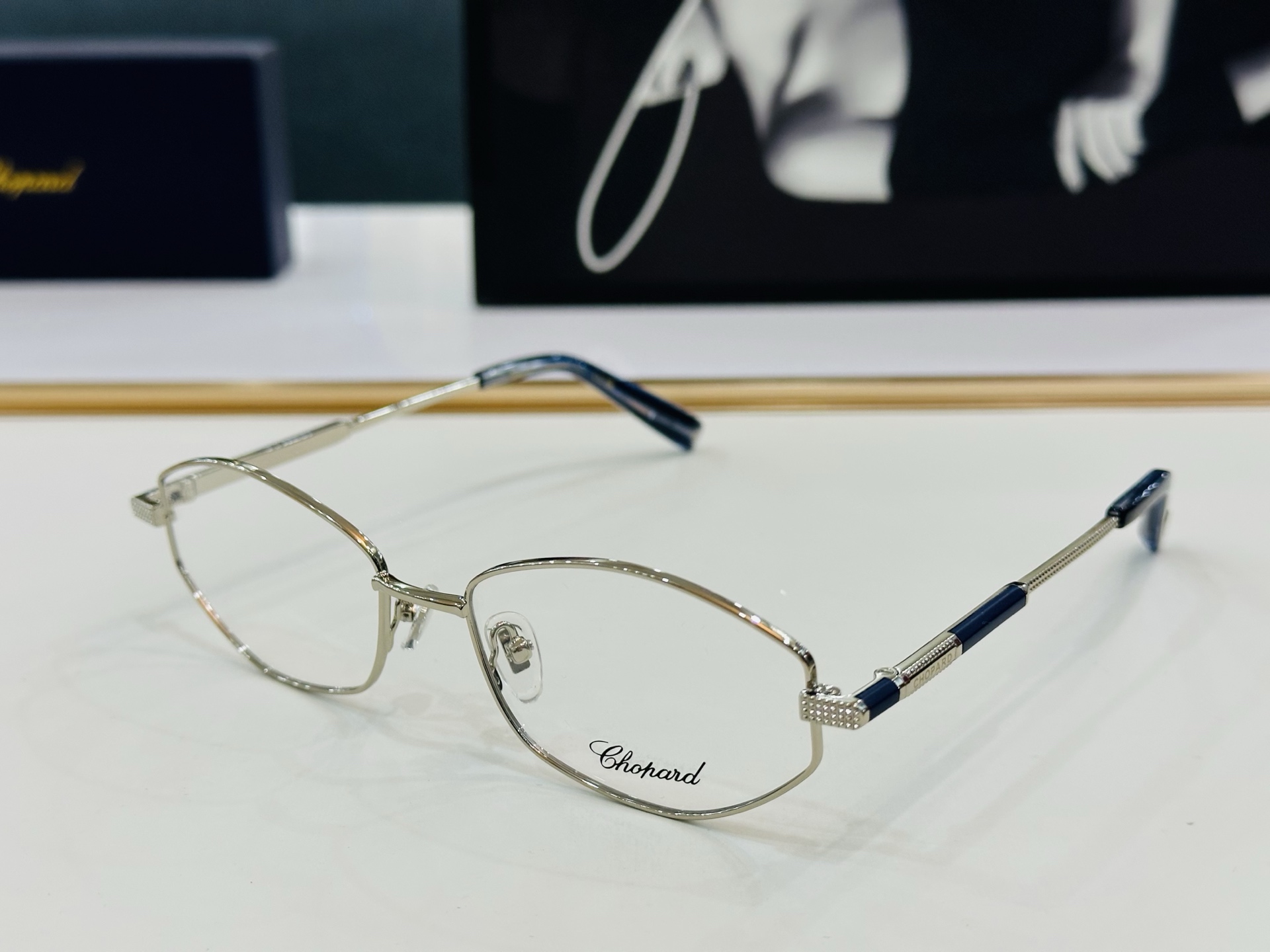 原版 ChoPard肖邦 MODEL SCHG972 Size：55口17-145 以现代时尚的设计风格