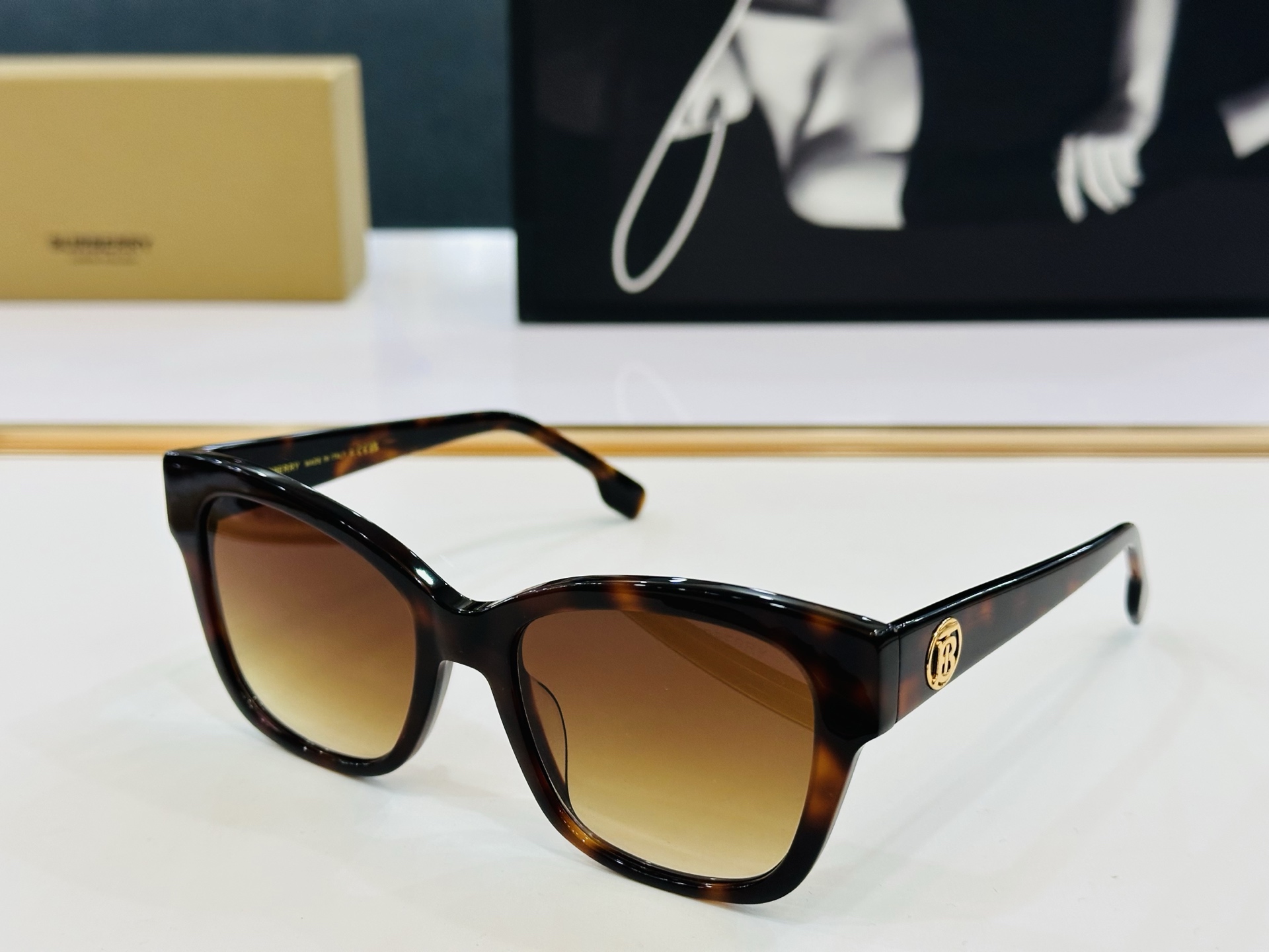 高品质✨BURBERR*✨ 巴家 BE6011 Size：54口19-140  女款太阳眼镜得意 愉快 