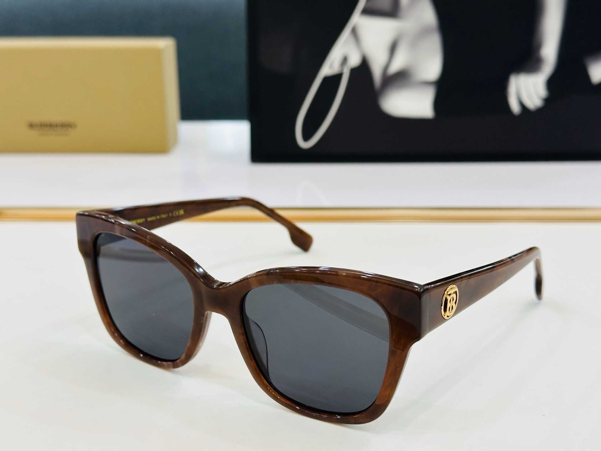 高品质✨BURBERR*✨ 巴家 BE6011 Size：54口19-140  女款太阳眼镜得意 愉快 