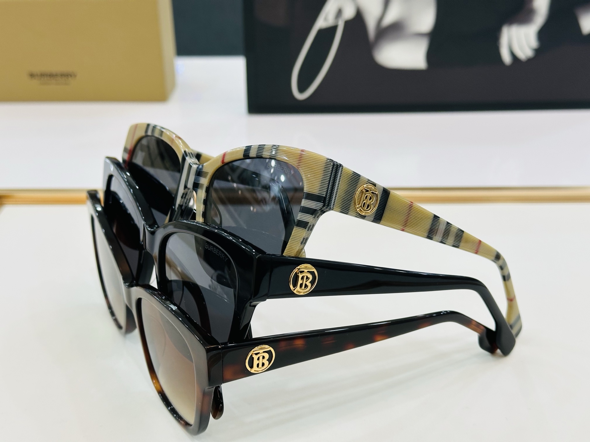 高品质✨BURBERR*✨ 巴家 BE6011 Size：54口19-140  女款太阳眼镜得意 愉快 