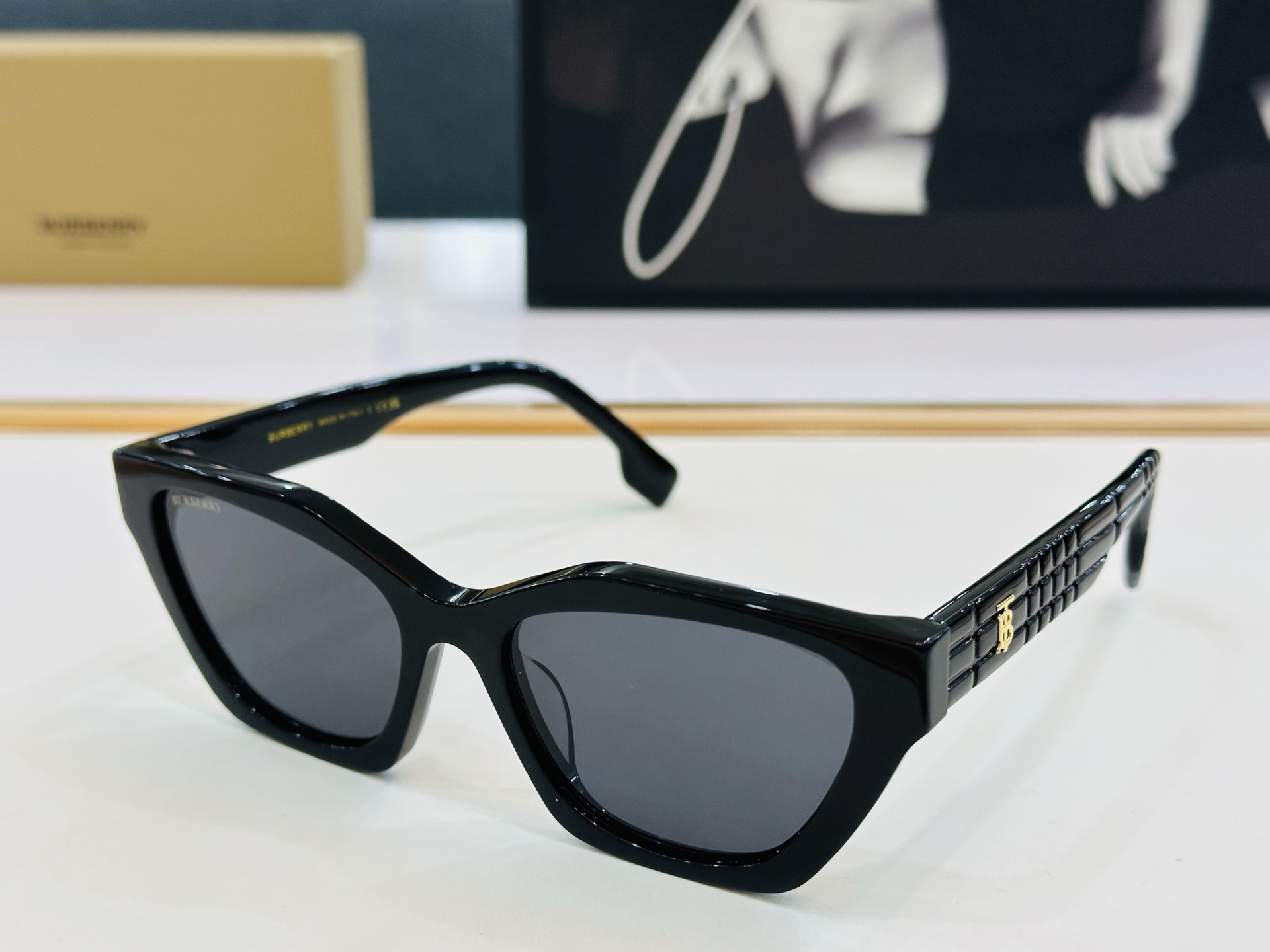 高品质✨BURBERR*✨ 巴家 BE6012 Size：55口18-145 女款太阳眼镜得意 愉快 D