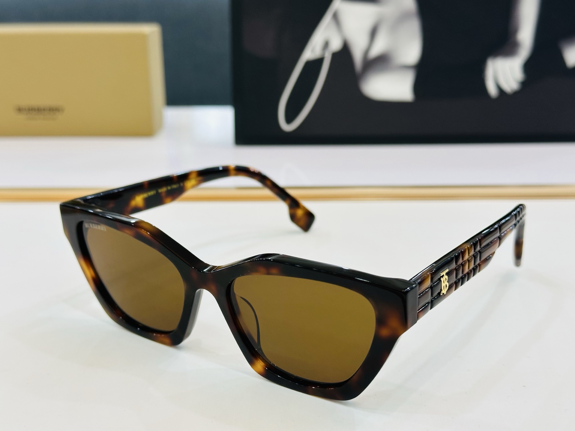 高品质✨BURBERR*✨ 巴家 BE6012 Size：55口18-145 女款太阳眼镜得意 愉快 D