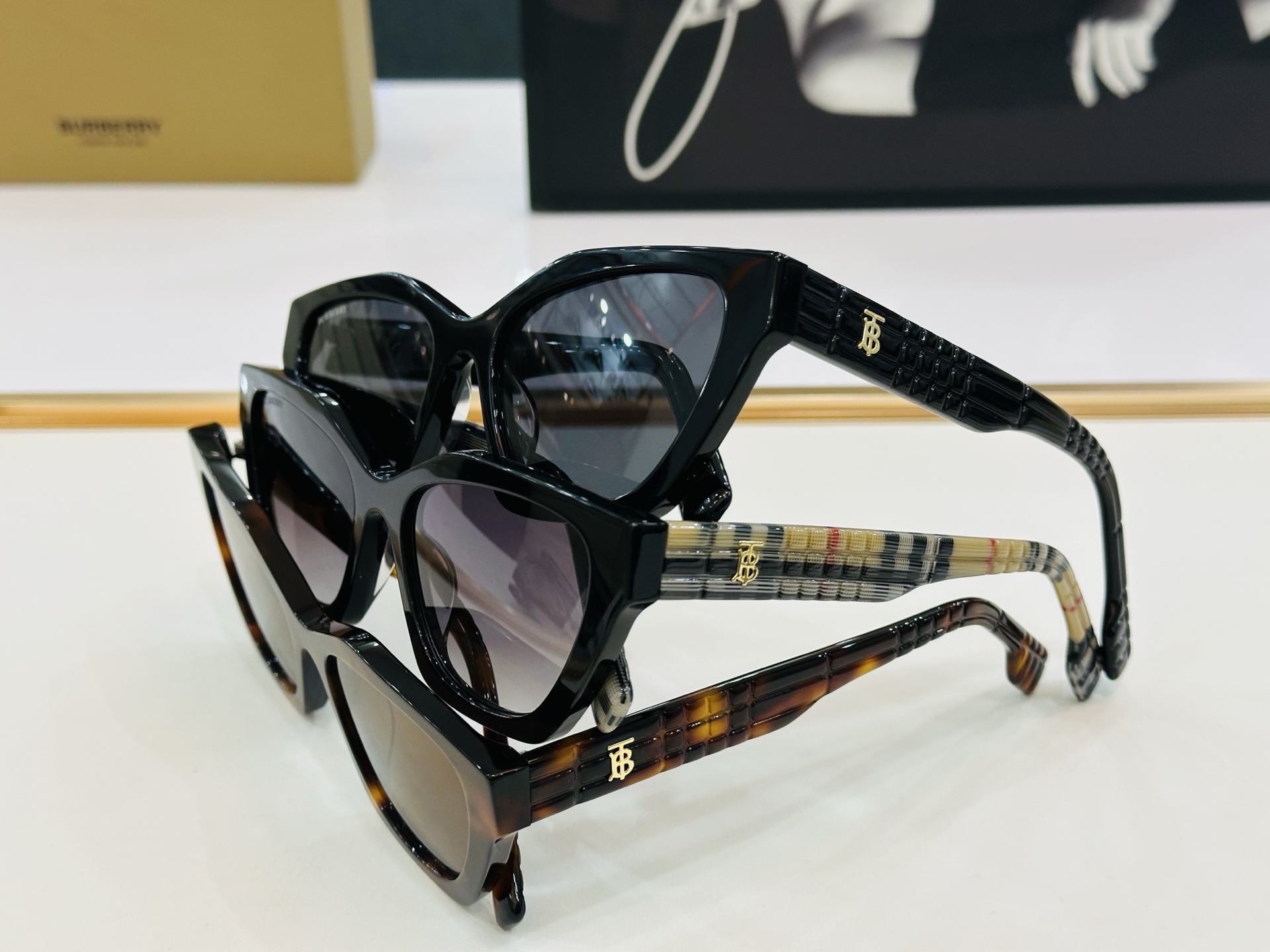 高品质✨BURBERR*✨ 巴家 BE6012 Size：55口18-145 女款太阳眼镜得意 愉快 D