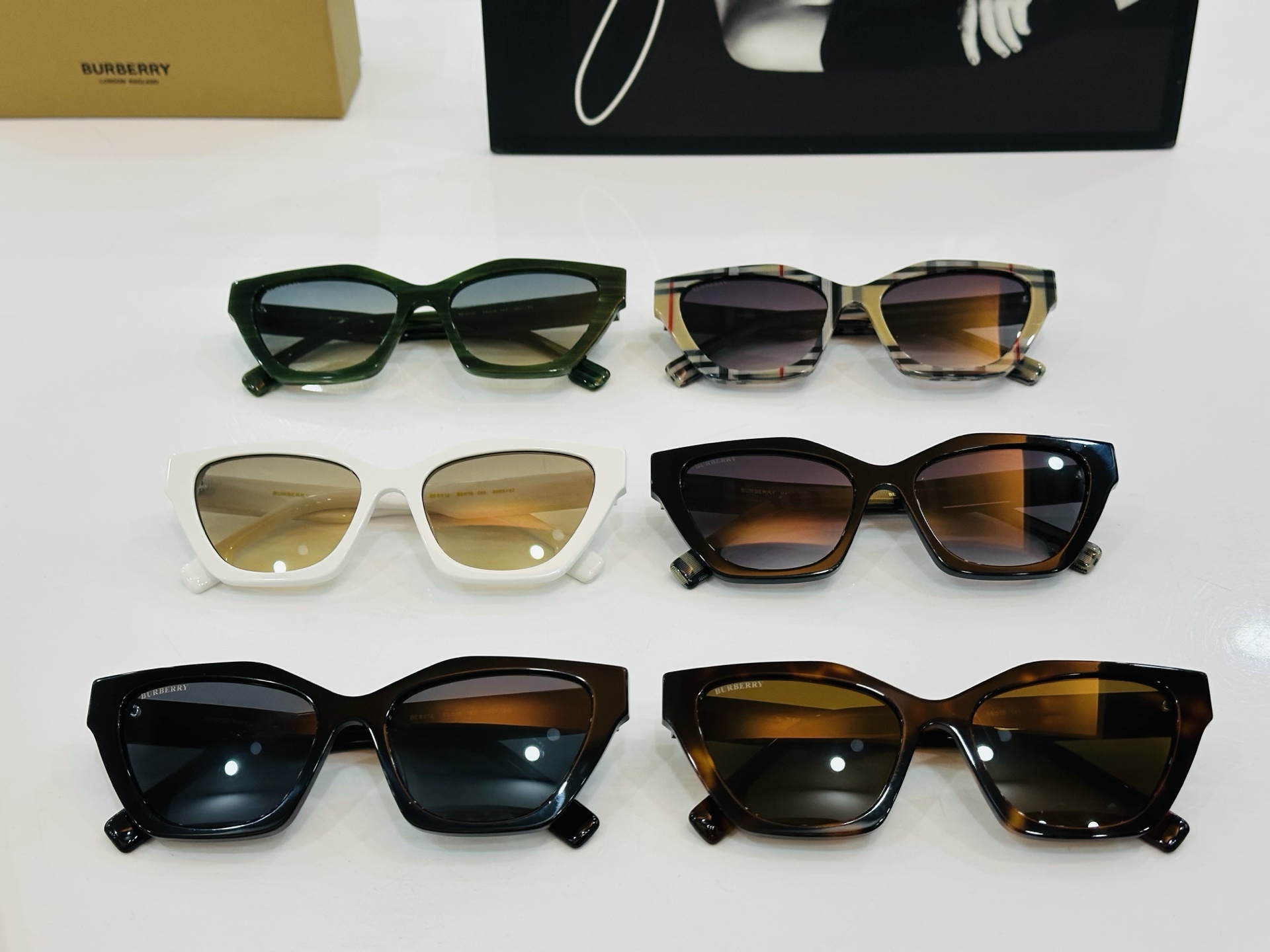 高品质✨BURBERR*✨ 巴家 BE6012 Size：55口18-145 女款太阳眼镜得意 愉快 D