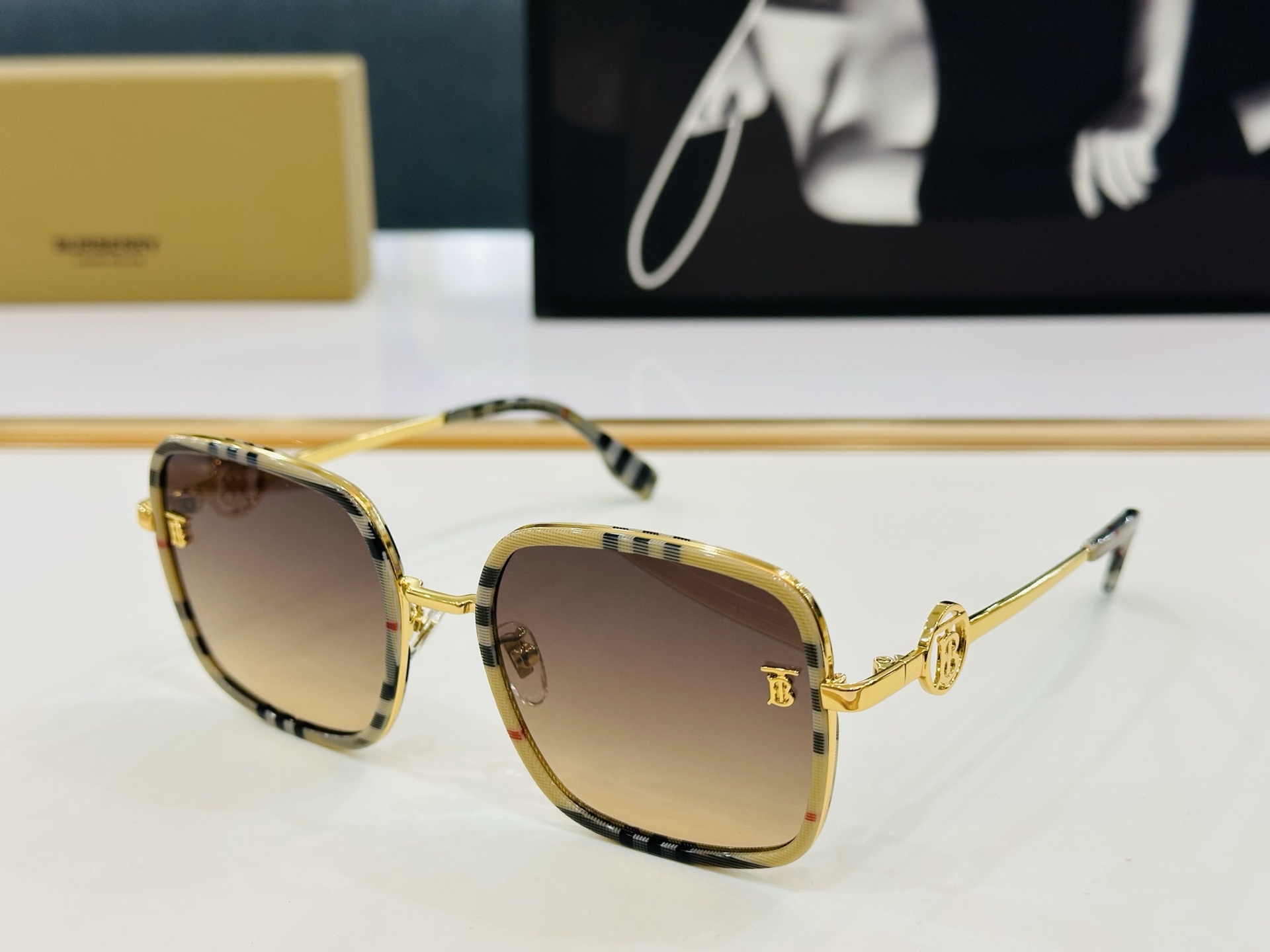 高品质✨BURBERR*✨ 巴家 BE6001    Size：56口19-145 女款太阳眼镜得意 愉