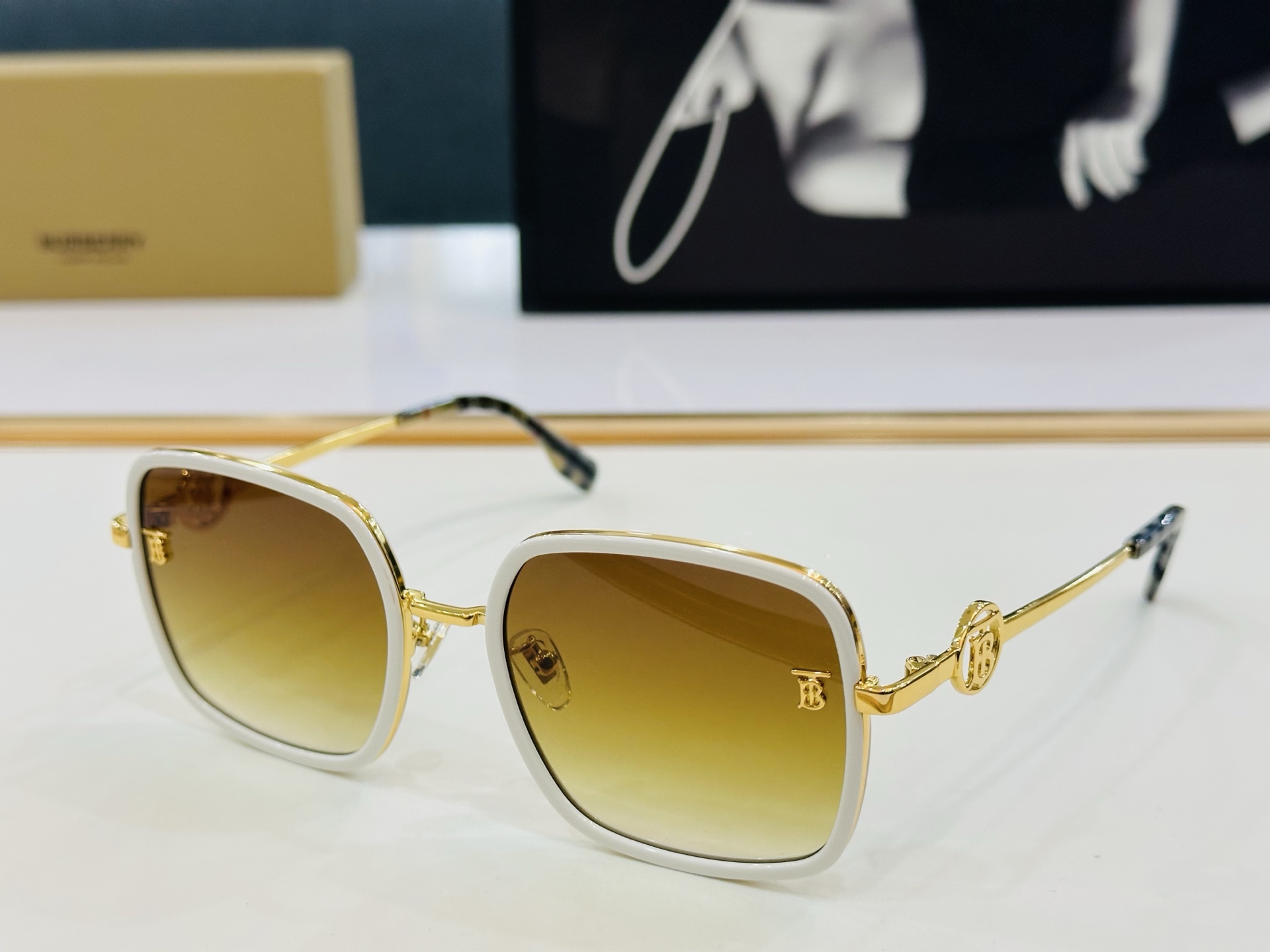 高品质✨BURBERR*✨ 巴家 BE6001    Size：56口19-145 女款太阳眼镜得意 愉