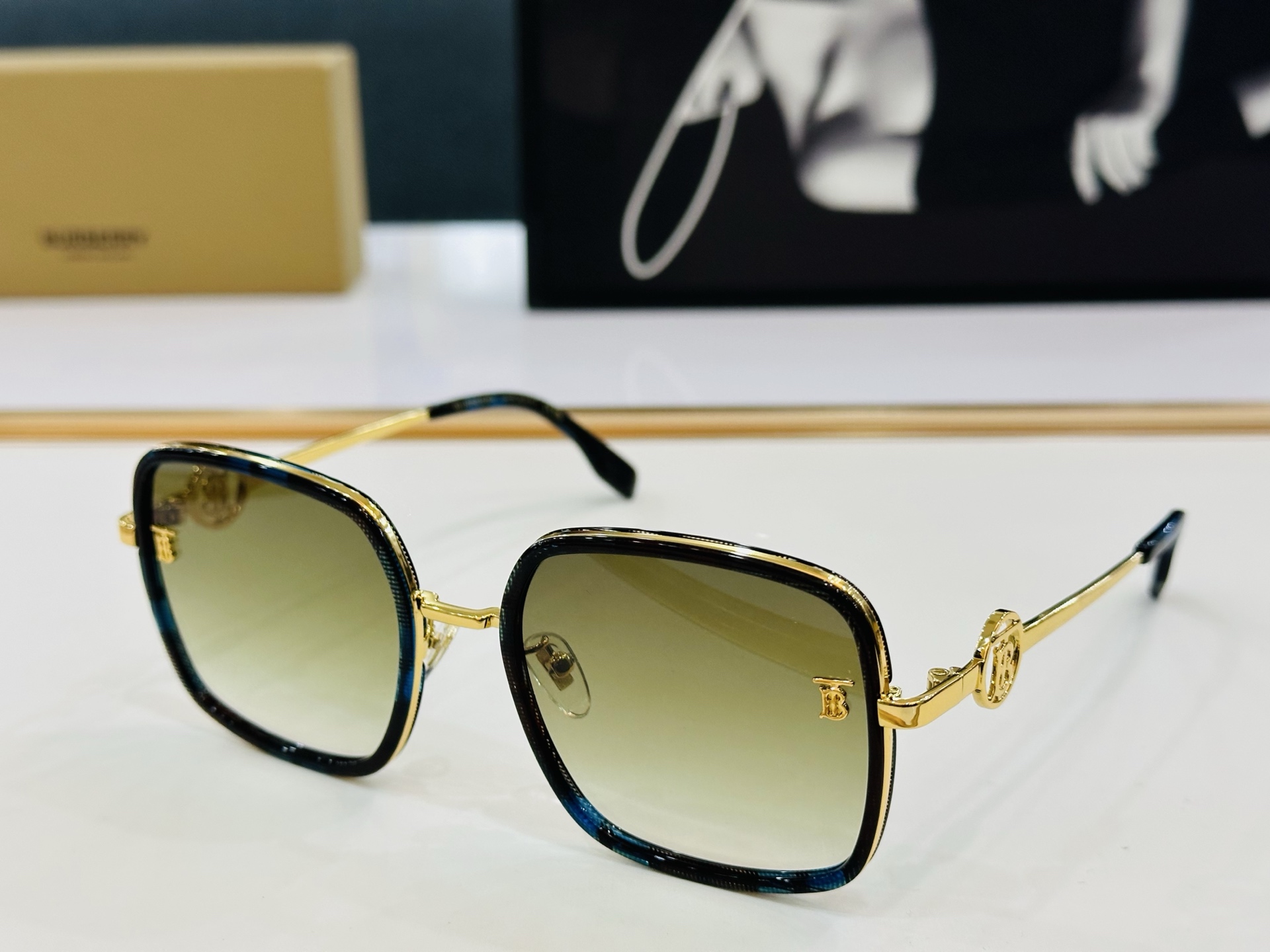 高品质✨BURBERR*✨ 巴家 BE6001    Size：56口19-145 女款太阳眼镜得意 愉