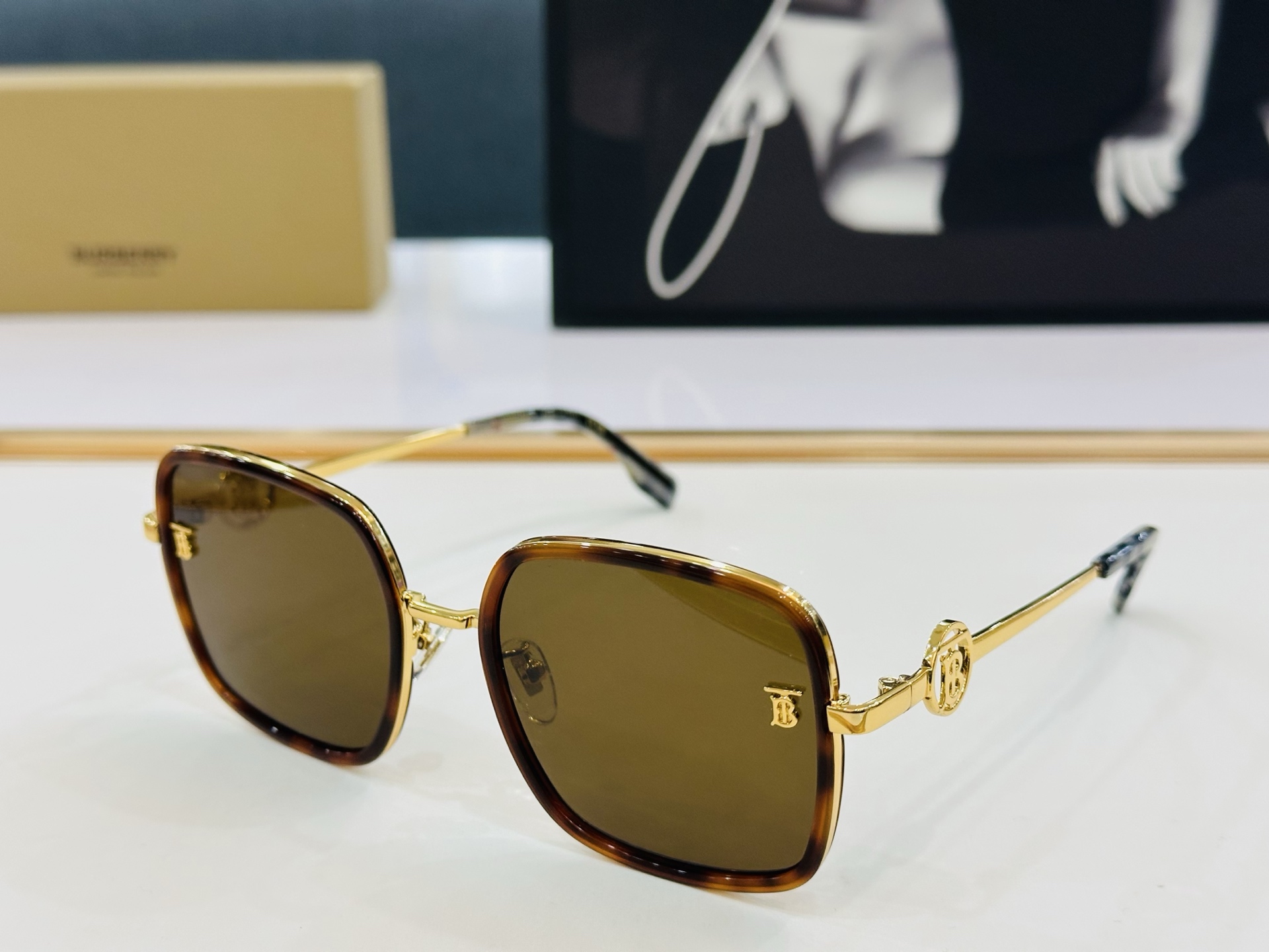 高品质✨BURBERR*✨ 巴家 BE6001    Size：56口19-145 女款太阳眼镜得意 愉