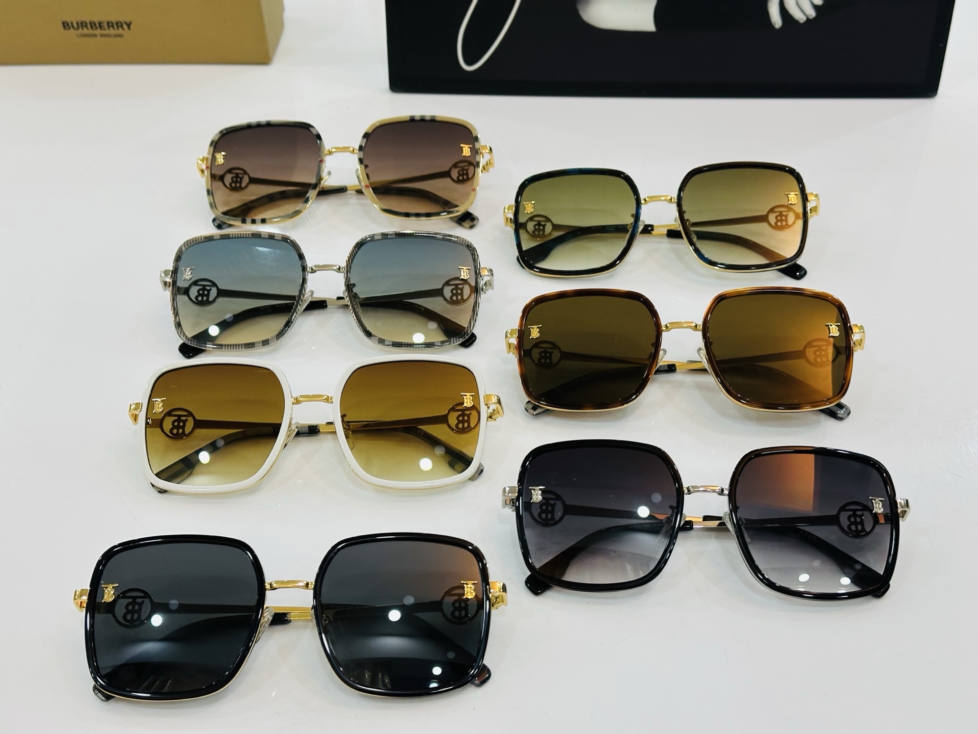 高品质✨BURBERR*✨ 巴家 BE6001    Size：56口19-145 女款太阳眼镜得意 愉