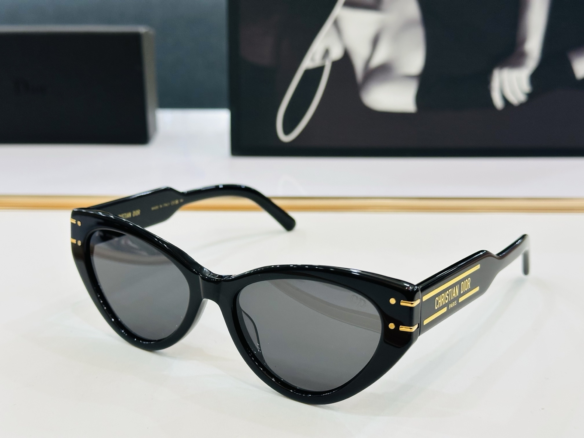 🔻🔻🔻DIO* B871 迪家 Size：55口18-145  春夏款墨镜 😎🔆🔥🔥搭配镜腿精致烫字配饰