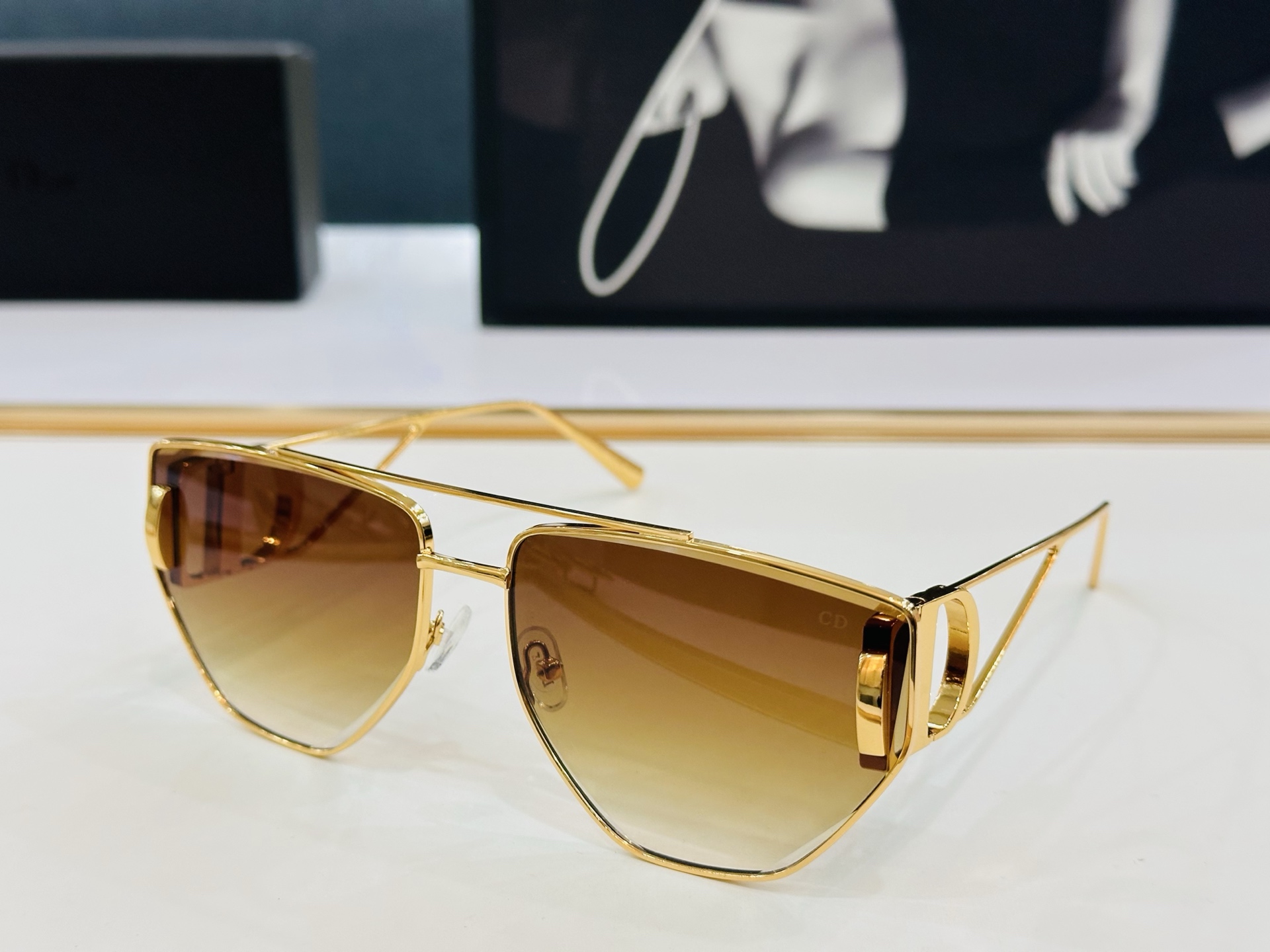 🔻🔻🔻DIO* DSGTA43UCR 迪家 Size：64口16-140 😎🔆🔥🔥搭配镜腿精致配饰 b官
