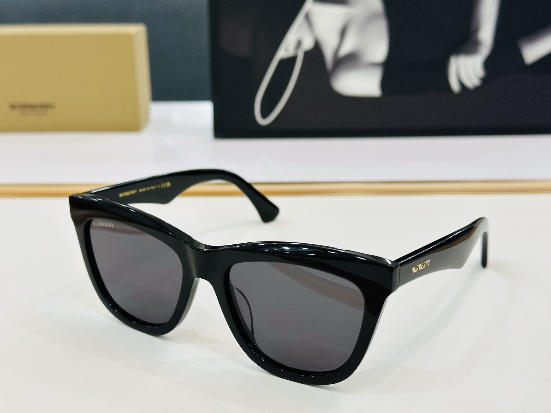 高品质✨BURBERR*✨ 巴家 BE6013 Size：54口18-145 女款太阳眼镜得意 愉快 K