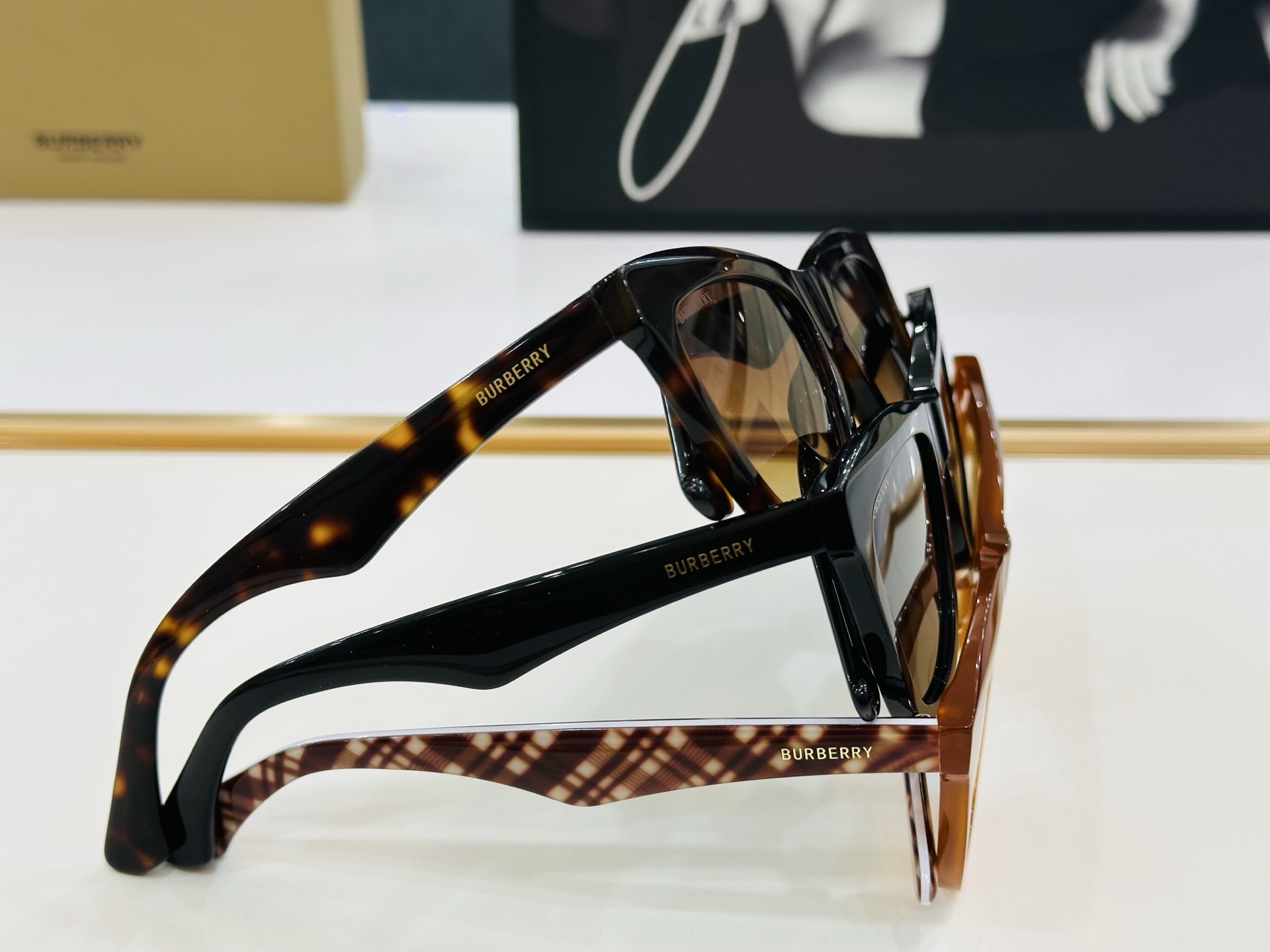 高品质✨BURBERR*✨ 巴家 BE6013 Size：54口18-145 女款太阳眼镜得意 愉快 K