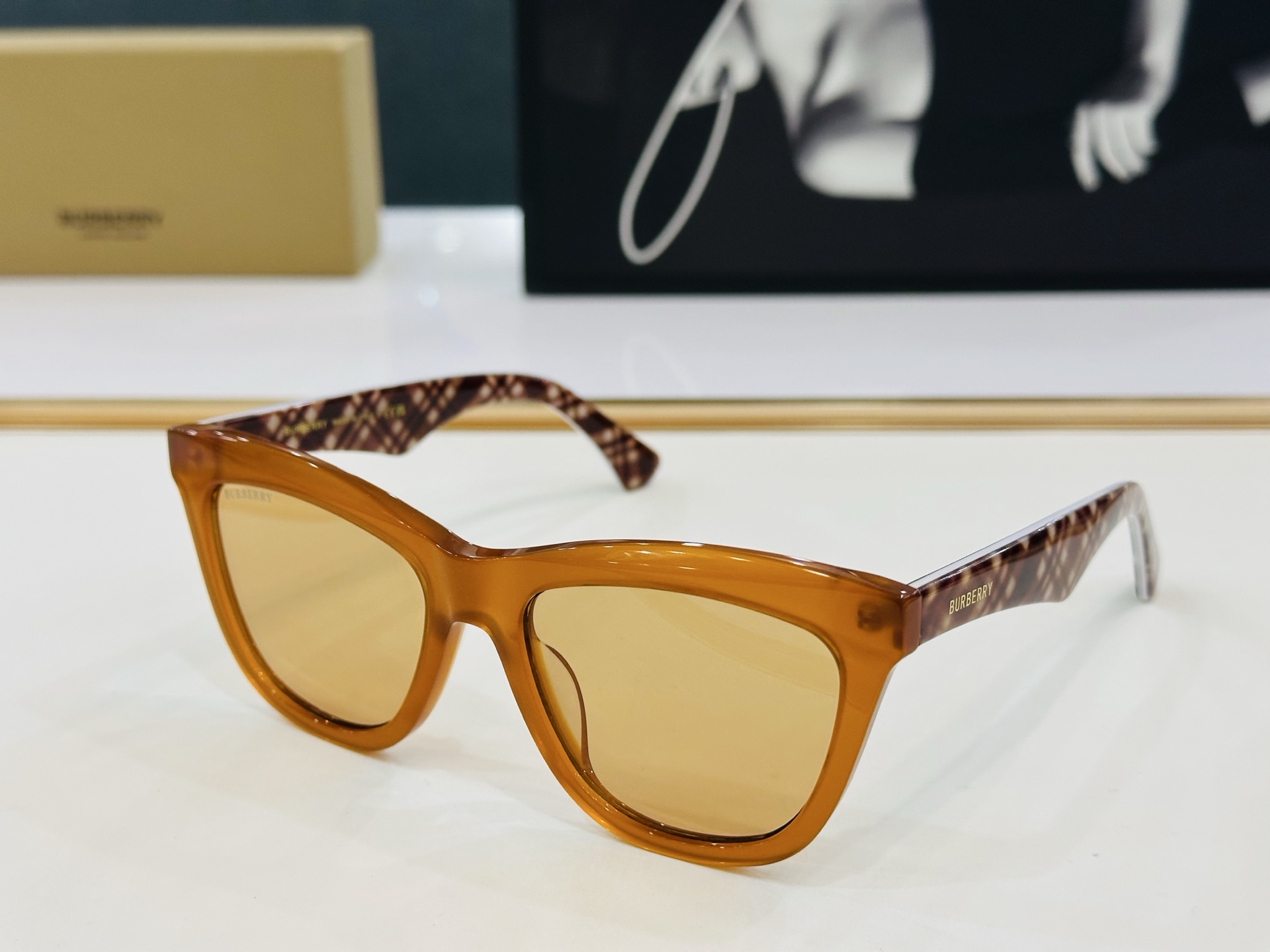 高品质✨BURBERR*✨ 巴家 BE6013 Size：54口18-145 女款太阳眼镜得意 愉快 K