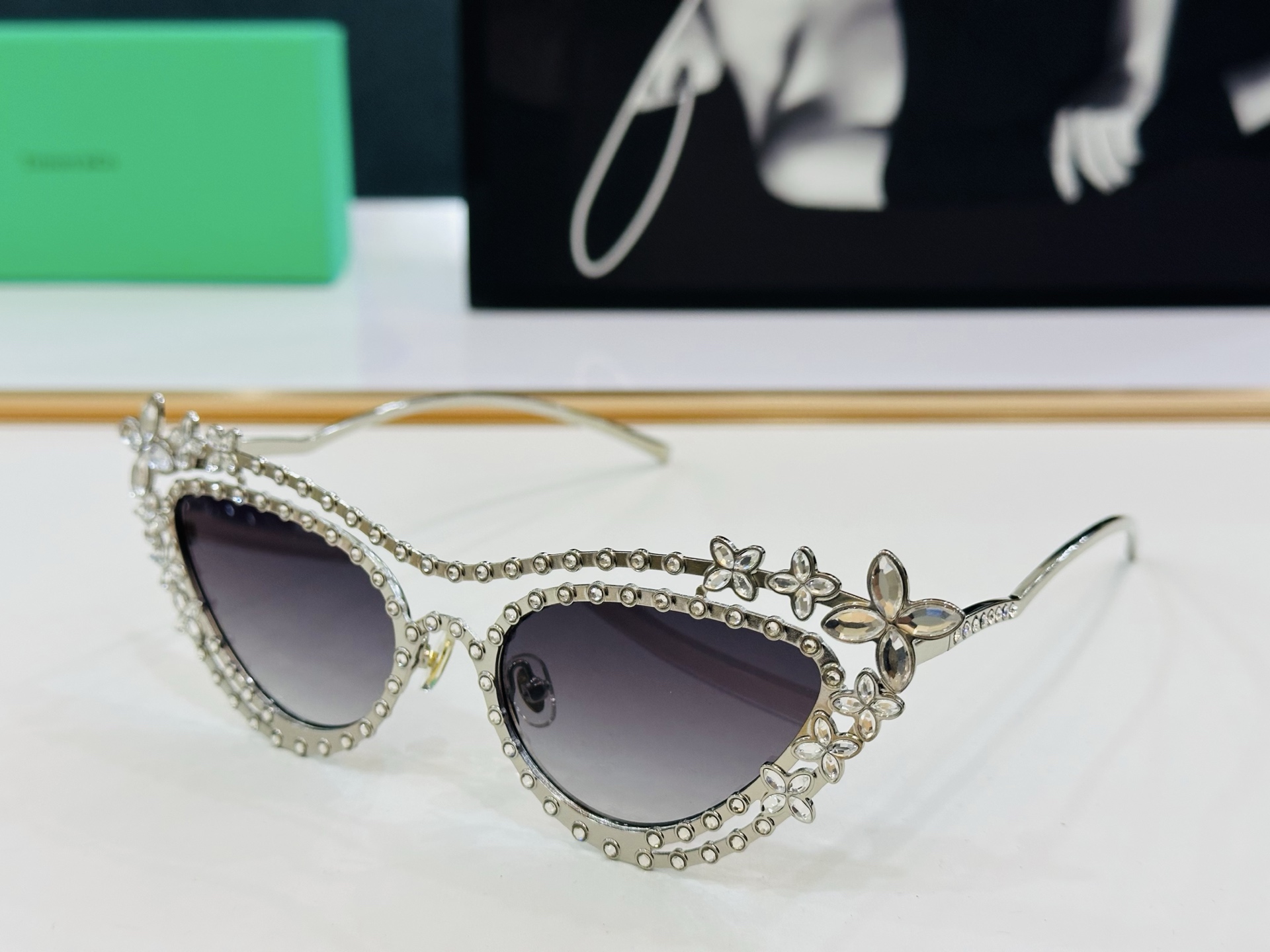 蒂芙家 Tiffany & CO. TF3106BK  Size：52口18-138  时尚太阳镜架 👍