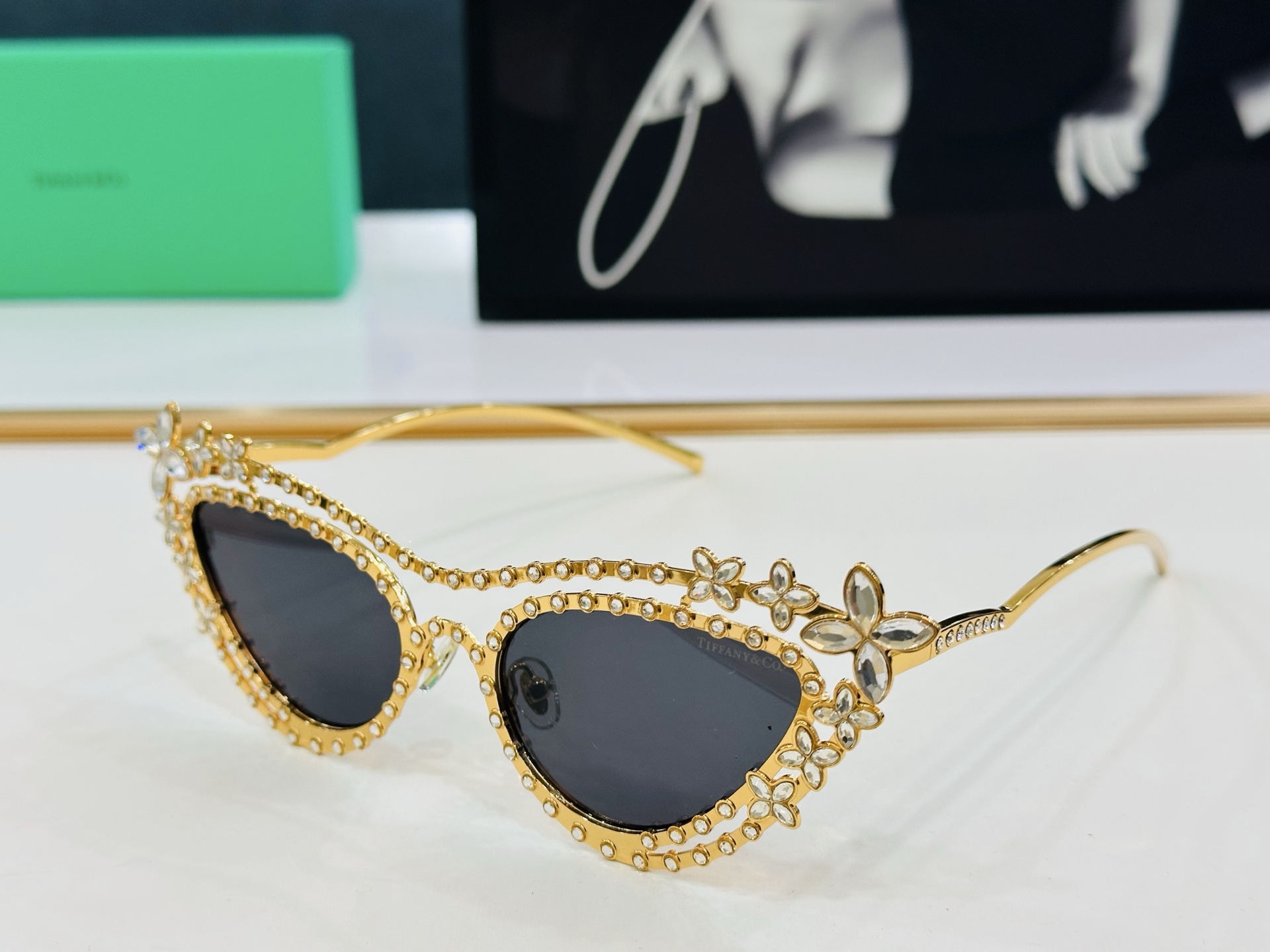 蒂芙家 Tiffany & CO. TF3106BK  Size：52口18-138  时尚太阳镜架 👍