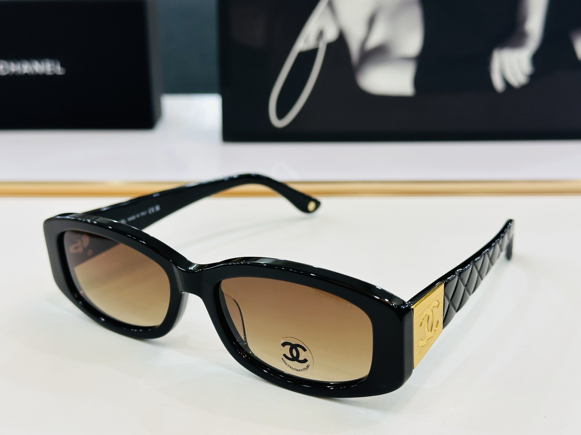 CHANE*香家  C74573S  SIZE：52口18-145  潮流爆款 太阳镜 😍😍高品质 佩戴