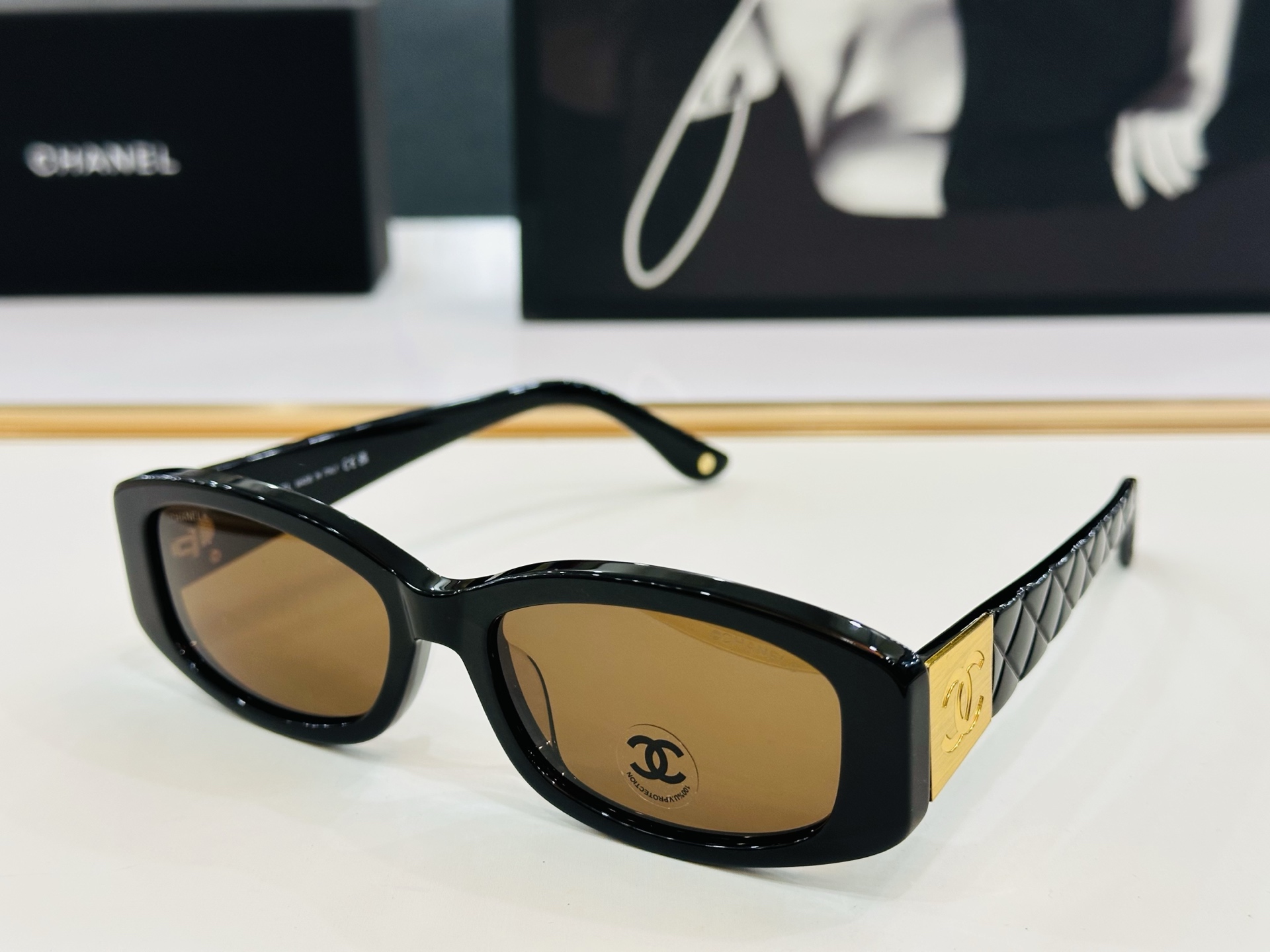 CHANE*香家  C74573S  SIZE：52口18-145  潮流爆款 太阳镜 😍😍高品质 佩戴